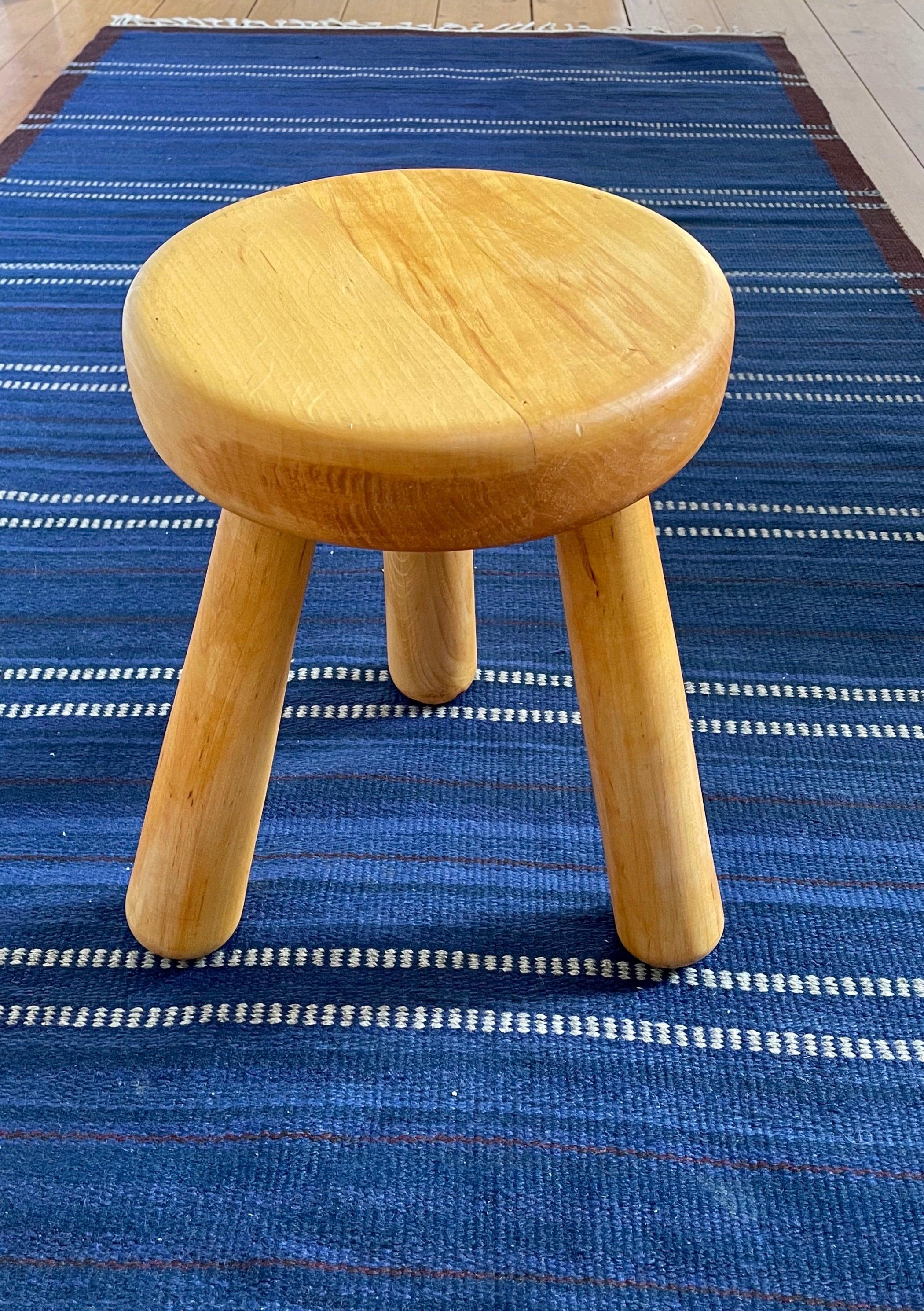 High Ingvar Hildingsson stool made in solid alder wood during the end of the XX century. Typical shape for Hildingsson model. Some parts have been reglued underneath ( check the pictures of the back of the stool) but the stability and the strenght