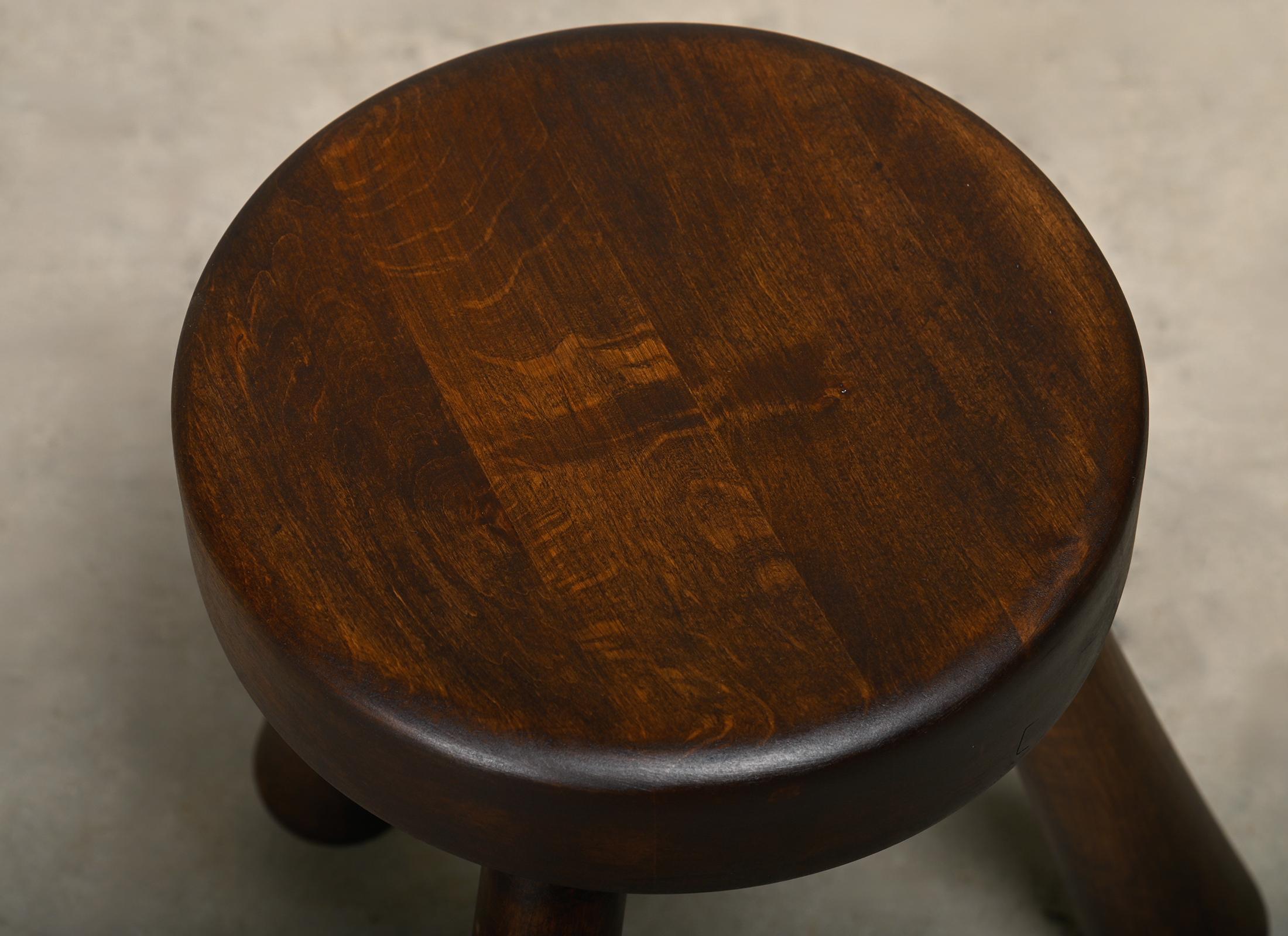 Tacheté Ingvar Hildingsson Tabouret en bois de pin teinté brun foncé, Suède 1970