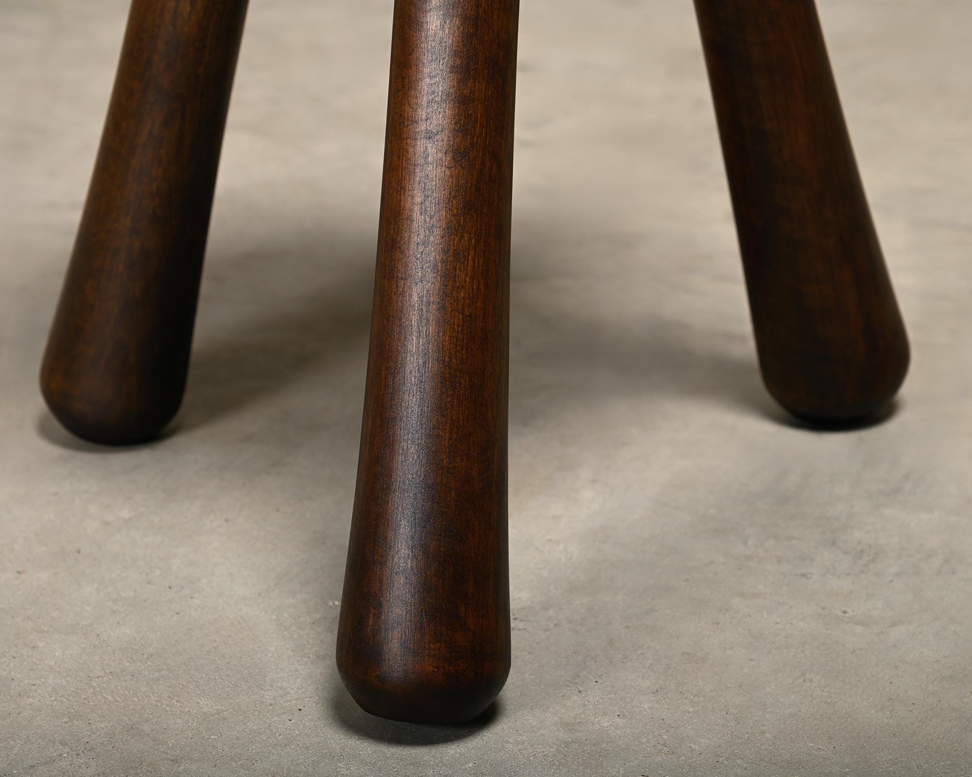Ingvar Hildingsson Tabouret en bois de pin teinté brun foncé, Suède 1970 Bon état à Amsterdam, NL
