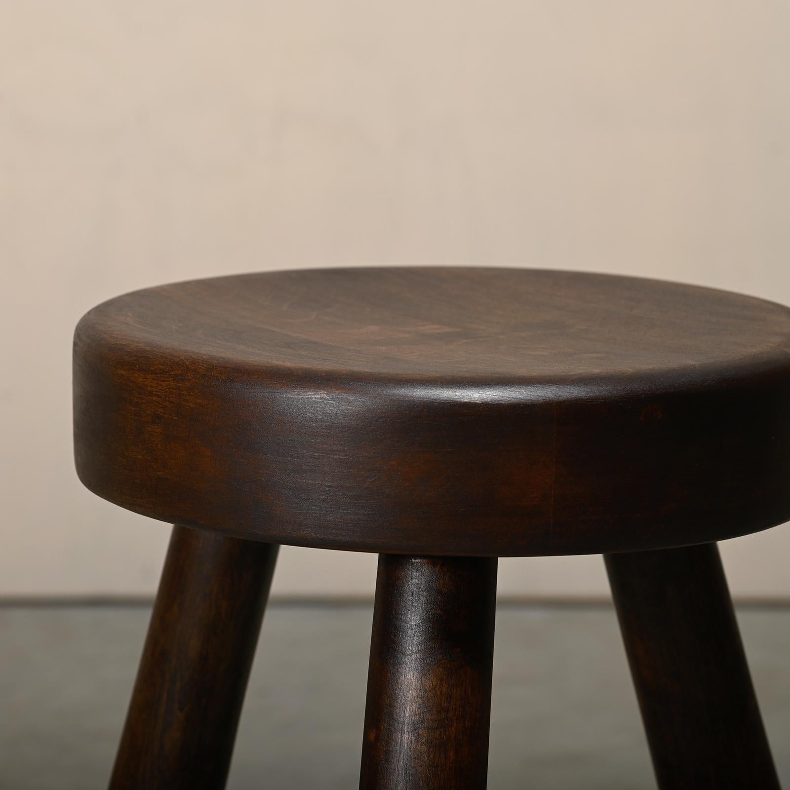 Fin du 20e siècle Ingvar Hildingsson Tabouret en bois de pin teinté brun foncé, Suède 1970