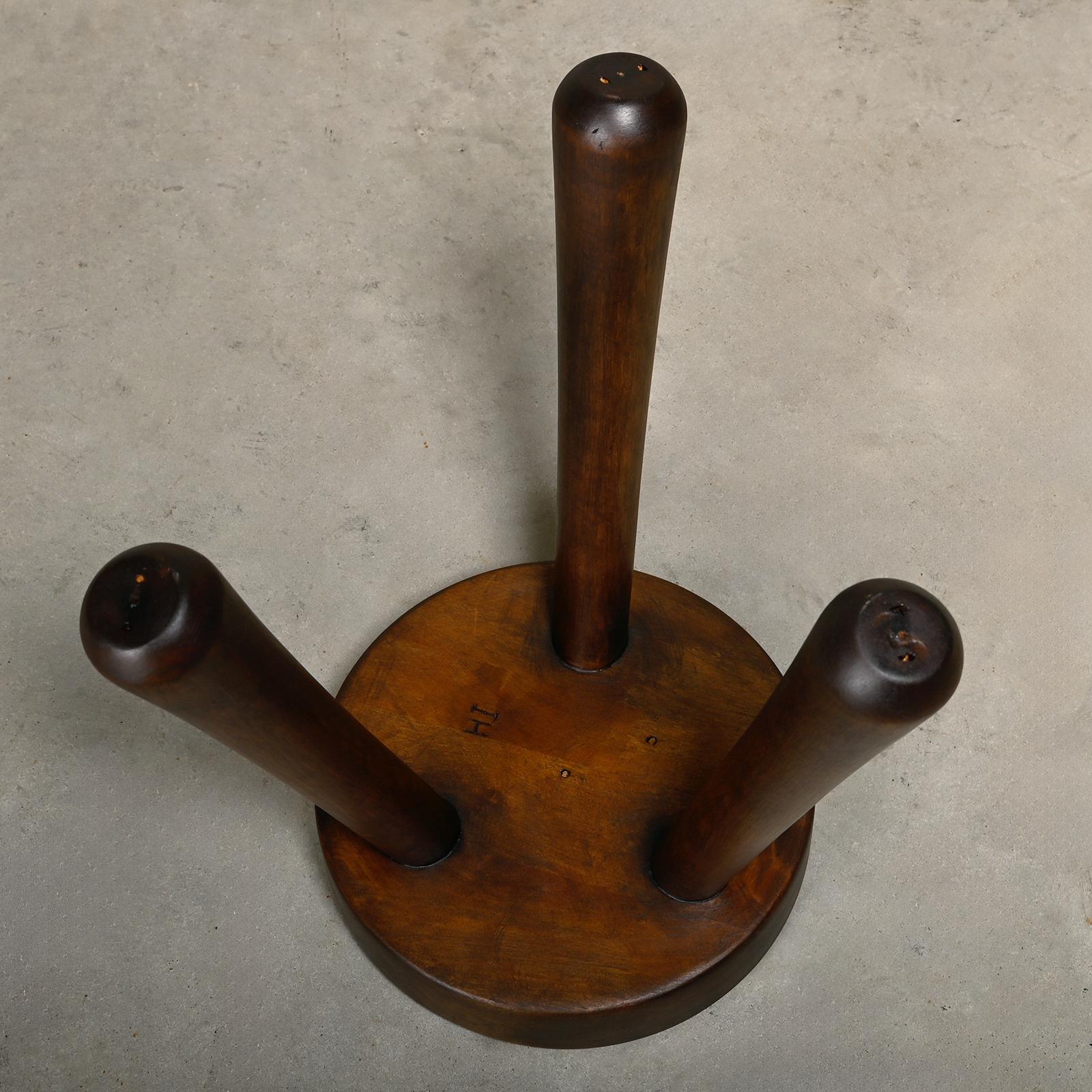 Ingvar Hildingsson Tabouret en bois de pin teinté brun foncé, Suède 1970 1