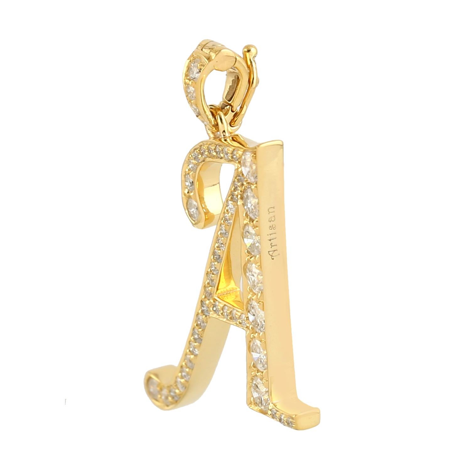 Art déco Pendentif breloque d'origine en forme de lettre d'alphabet avec diamants pavés en or jaune 14 carats en vente