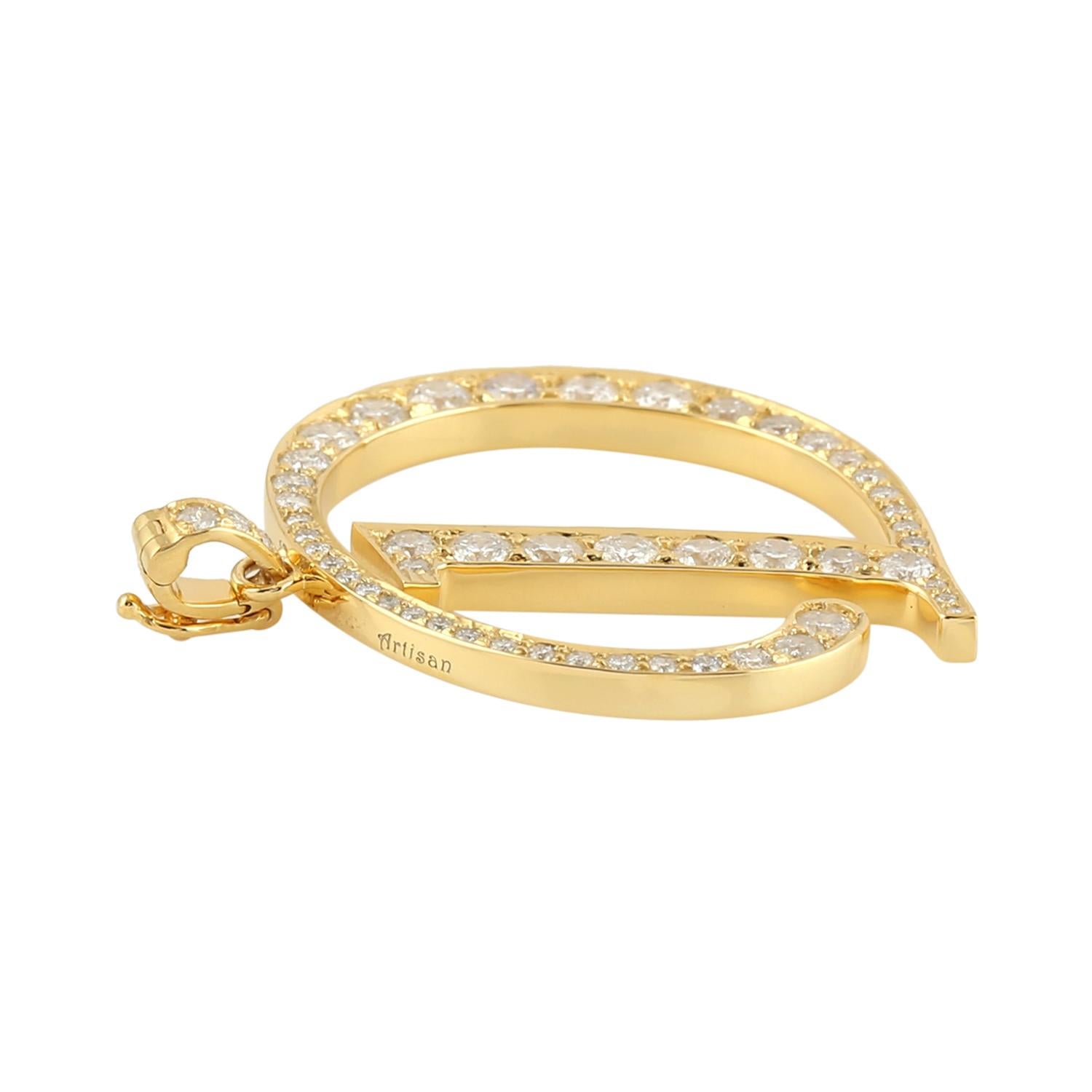 Taille mixte Pendentif breloque lettre d'alphabet initiale D avec diamants pavés en or jaune 14 carats en vente