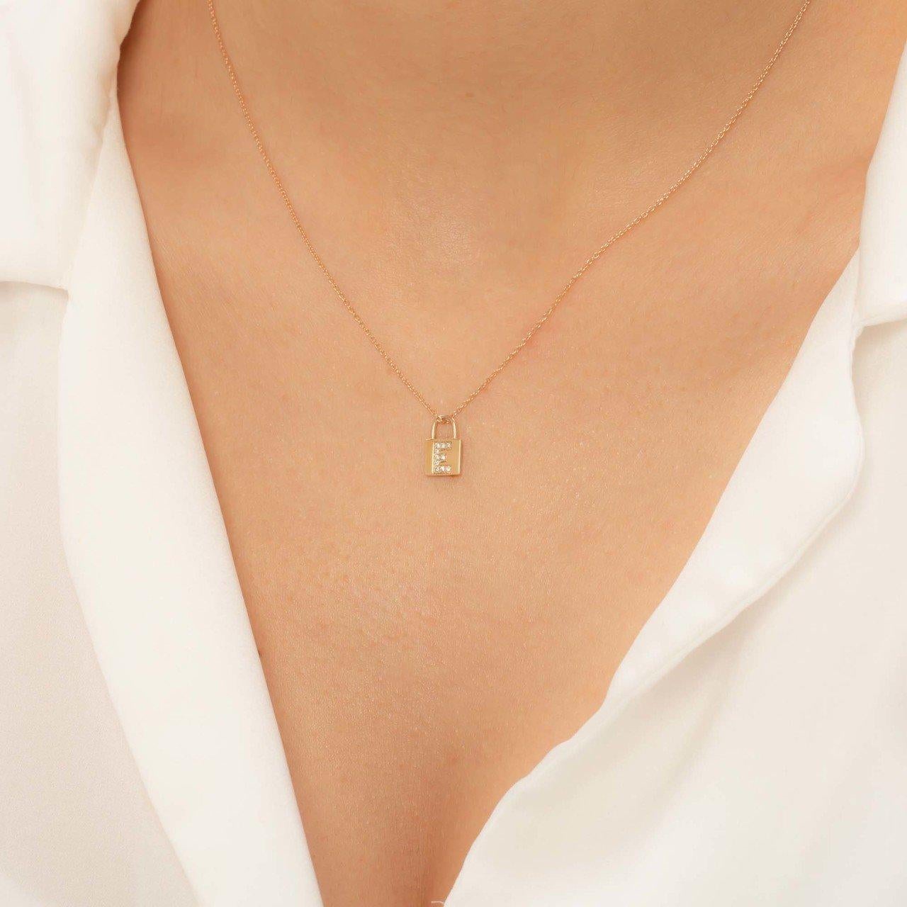 Diamond E Letter Pendant Gold Chain.

14K Solid Gold pieces are made to last forever. 14k gold will not oxidize or discolor, so you can wear your jewelry every day, everywhere.

Gold: 1.88gr 
Diamond: Round Cut 0.06ct F Color SI Clarity 



