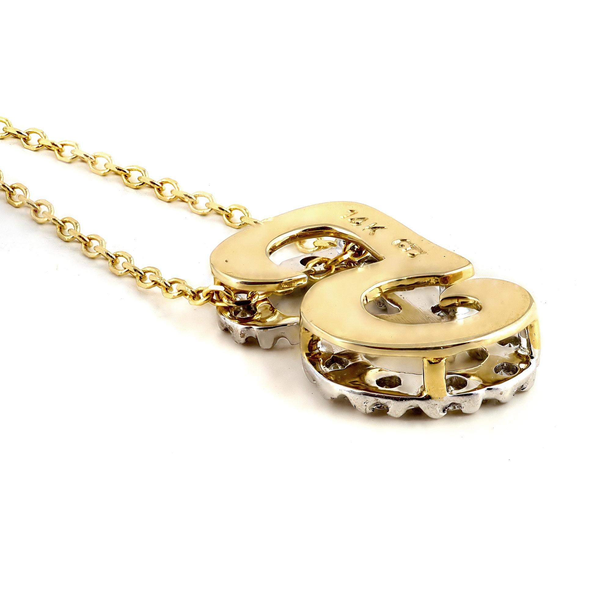 Pendentif « G » initial avec pierres de diamant 0,14 carat en or blanc et jaune 14 carats Neuf - En vente à Los Angeles, CA