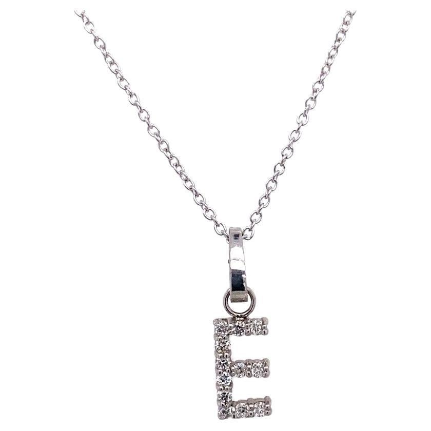 Pendentif initial « E » serti sur chaîne en or blanc 9 carats et diamants 0,16 carat