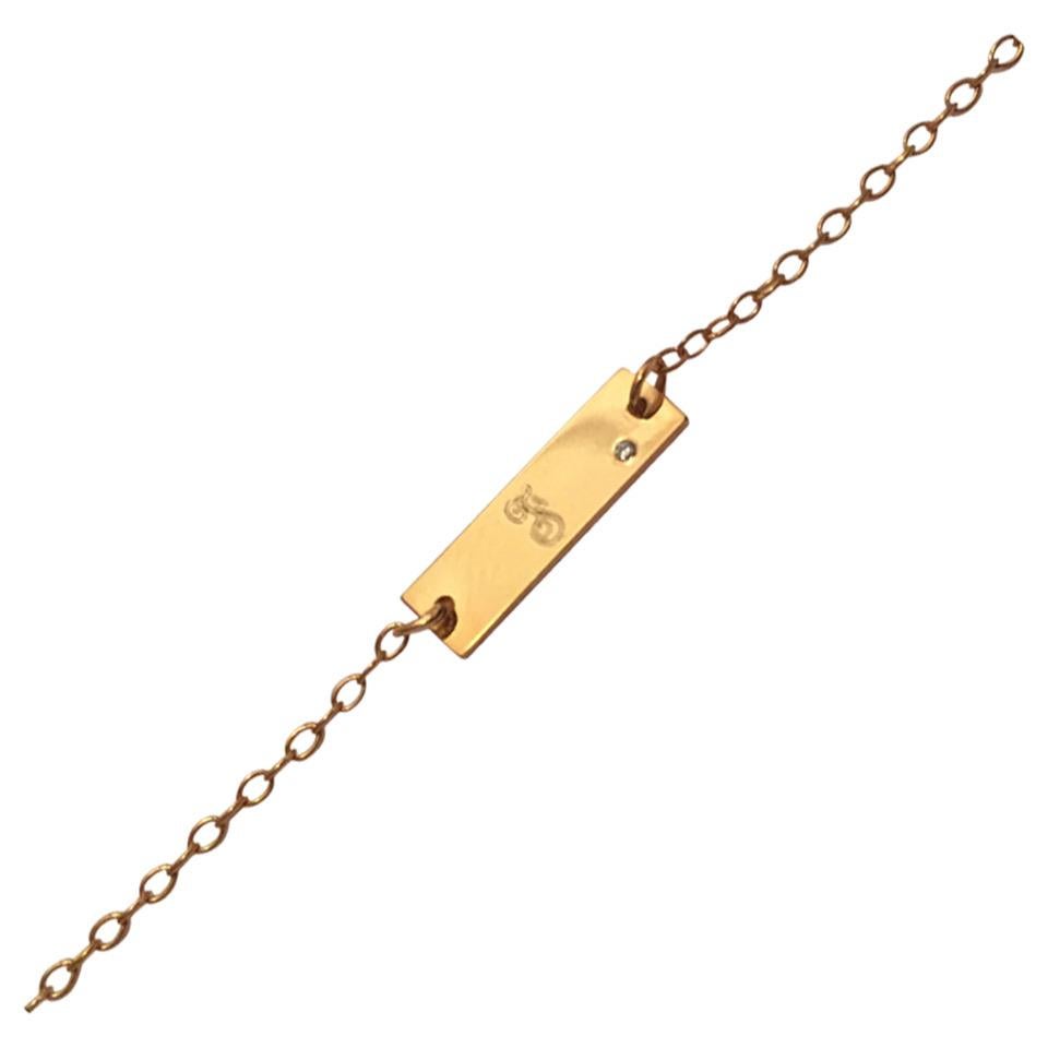 Bracciale con piastrina iniziale e accento di diamanti in vendita 1