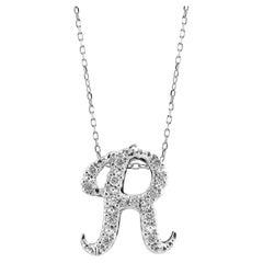 Colgante con la inicial "R" y piedras de diamante de 0,13 quilates en oro blanco de 14 quilates, cadena de 18 pulgadas