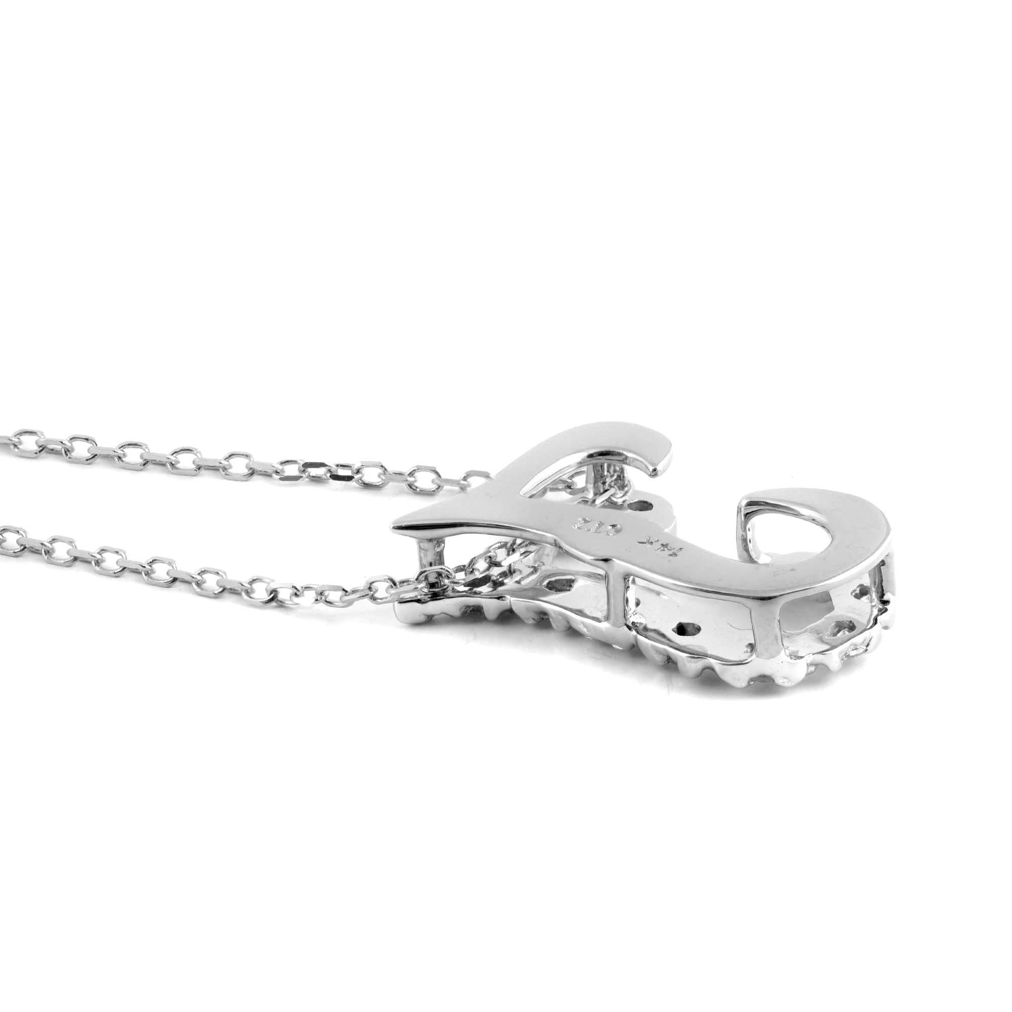 Pendentif « T » initial avec pierres de diamant 0,11 carat en or blanc 14 carats, chaîne de 18 pouces Neuf - En vente à Los Angeles, CA