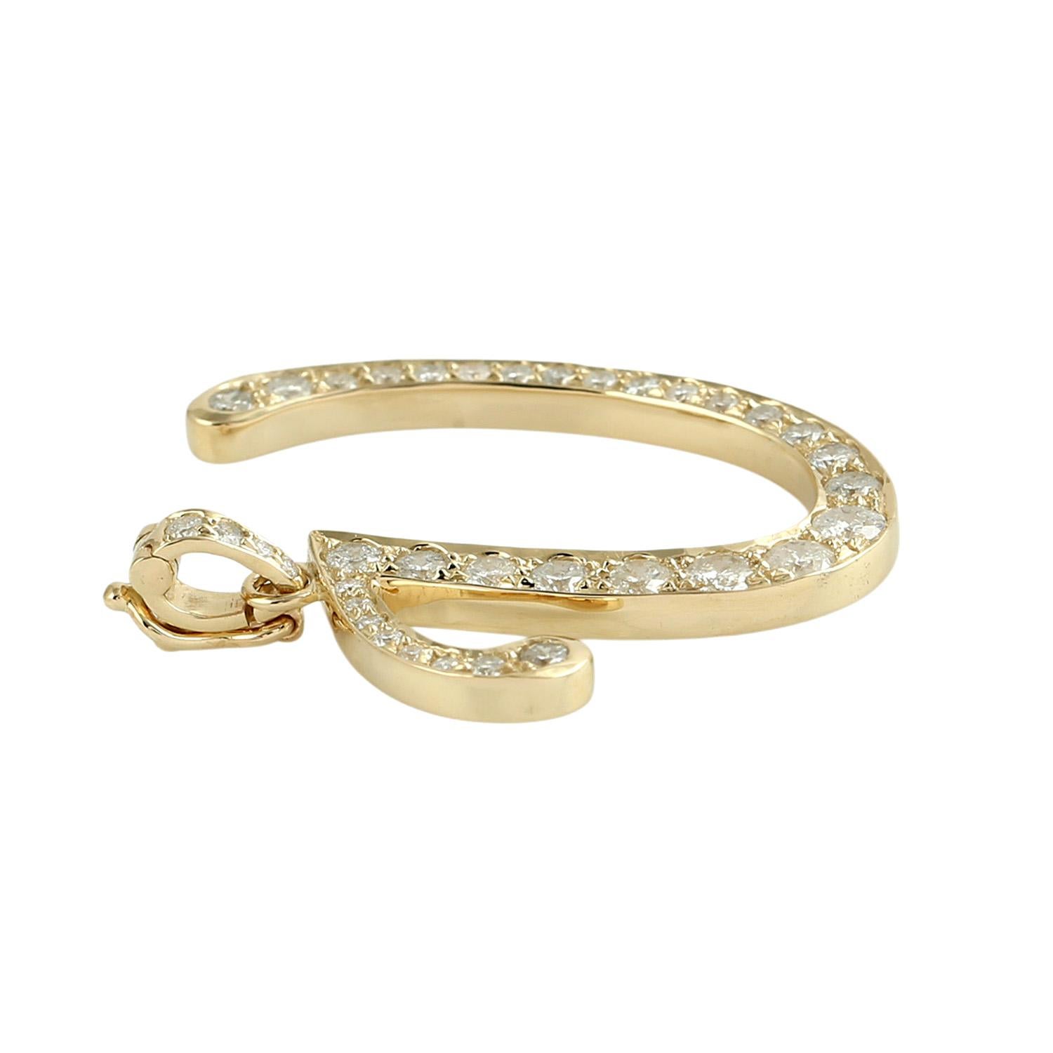 Taglio misto Ciondolo alfabeto con lettera U iniziale e diamanti in oro giallo 14k in vendita