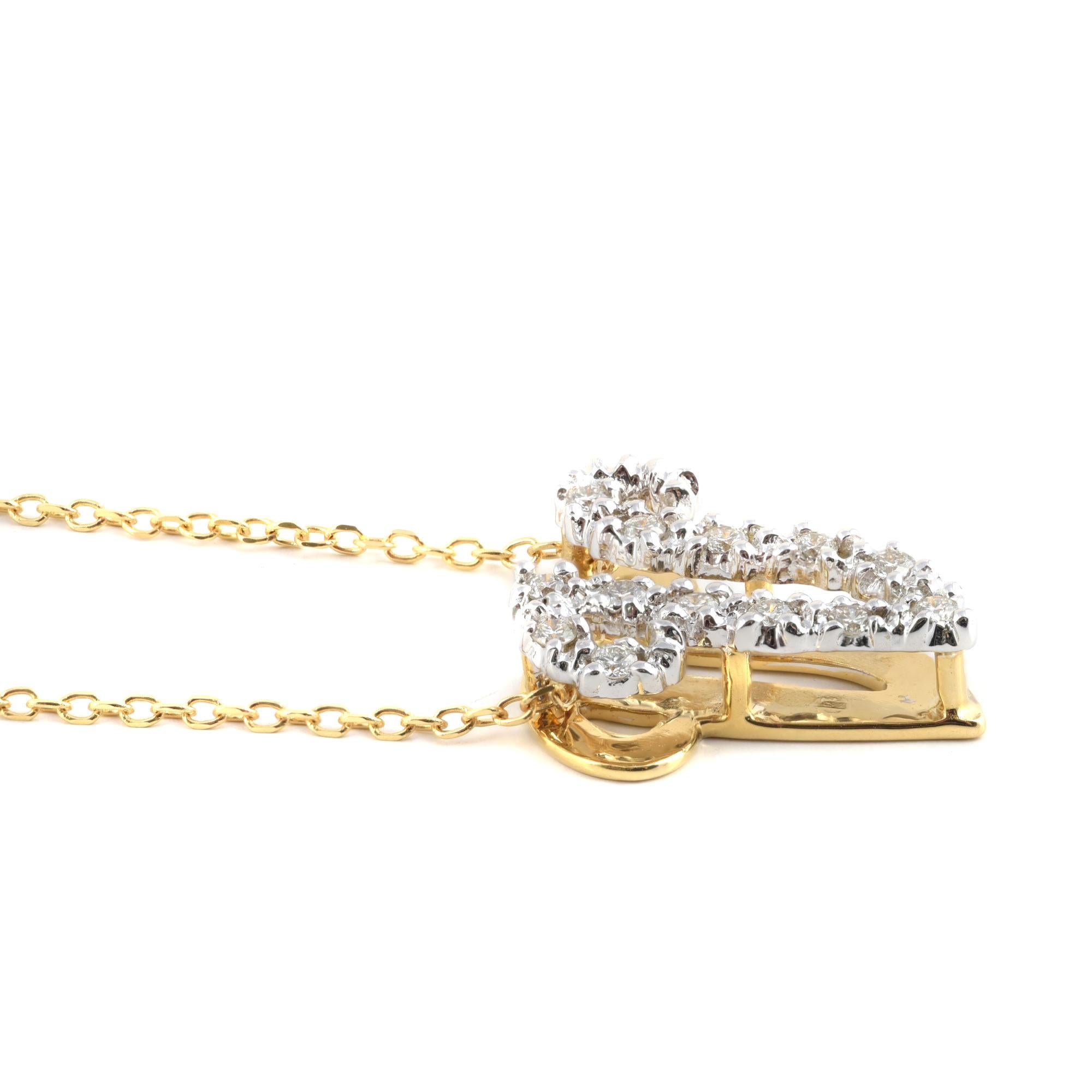 Taille brillant Pendentif « V » initial avec pierres de diamant 0,13 carat en or blanc et jaune 14 carats en vente
