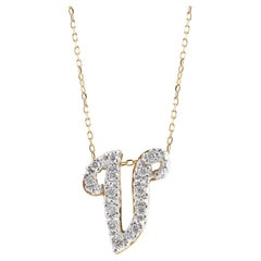 Colgante "V" inicial con piedras de diamante de 0,13 quilates en oro blanco y amarillo de 14 quilates