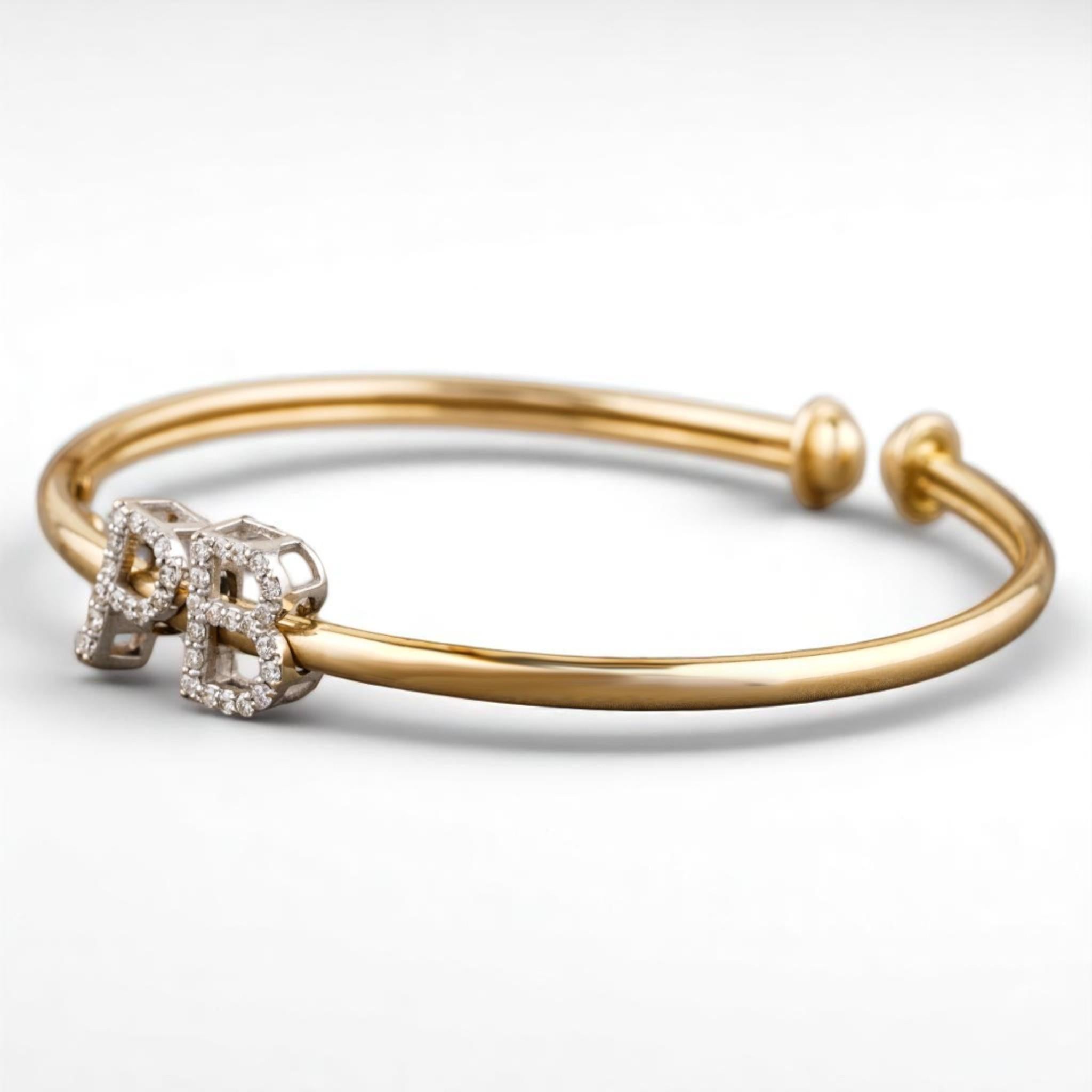 Taille ronde Bracelet manchette ouvert Initials Diamond en or massif 14K (certifié) en vente