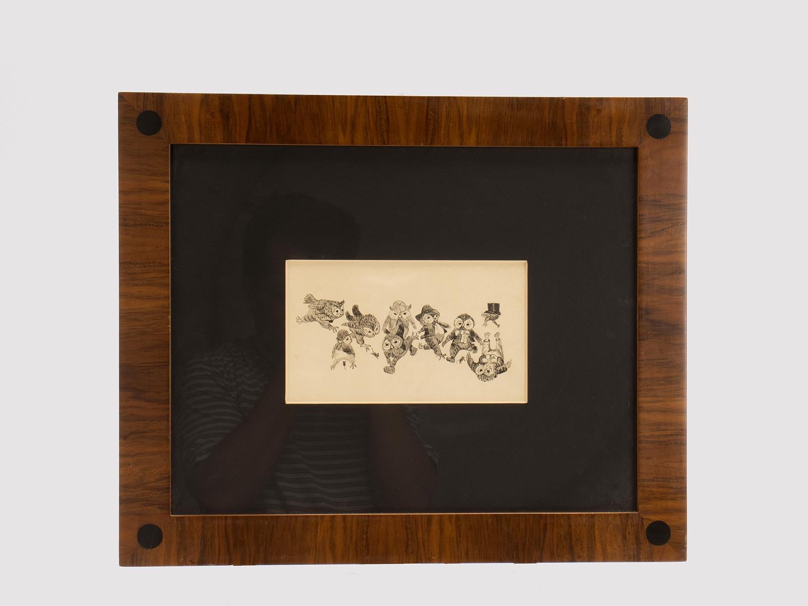 Dessin à l'encre sur papier représentant des hiboux. Cadre en cerisier massif et ébène, poli et ciré à la cire d'abeille. Vienne, Autriche vers 1920.