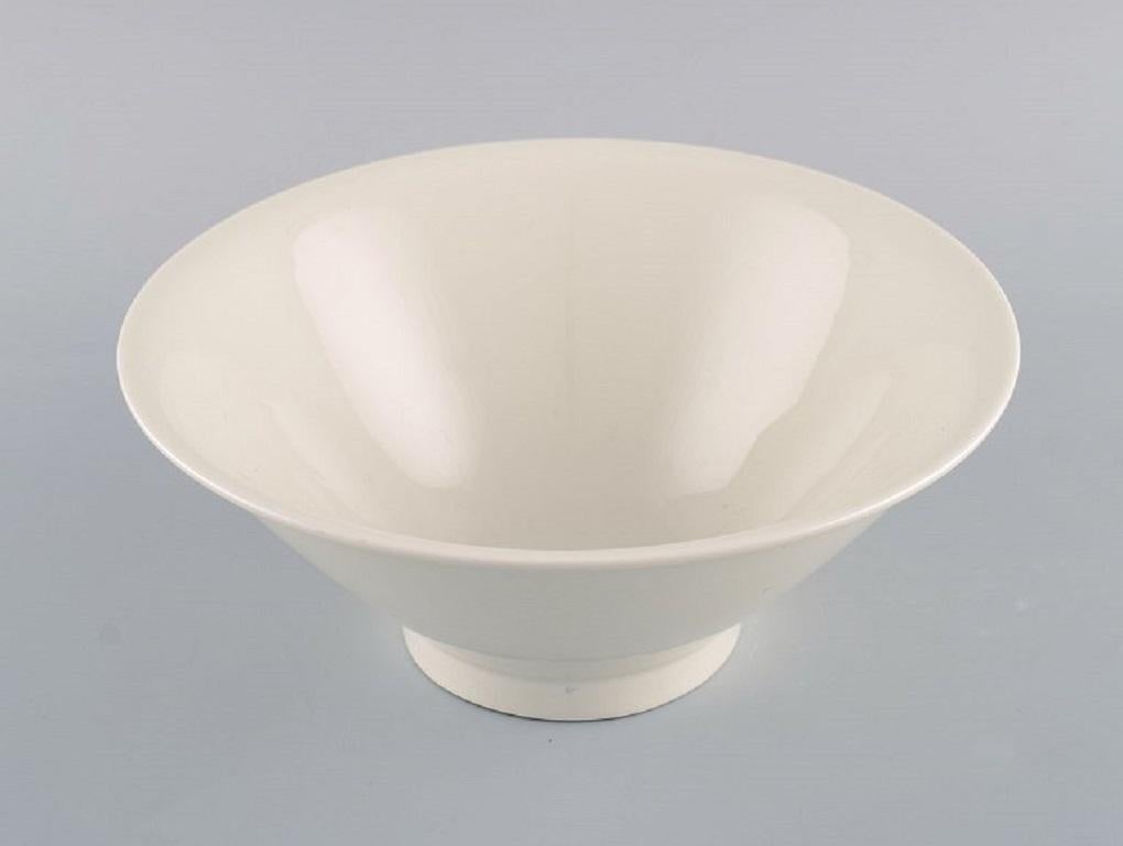 Scandinavian Modern Inkeri Leivo '1944-2010' for Arabia, Harlequin Bowl in Cream-Colored Porcelain For Sale