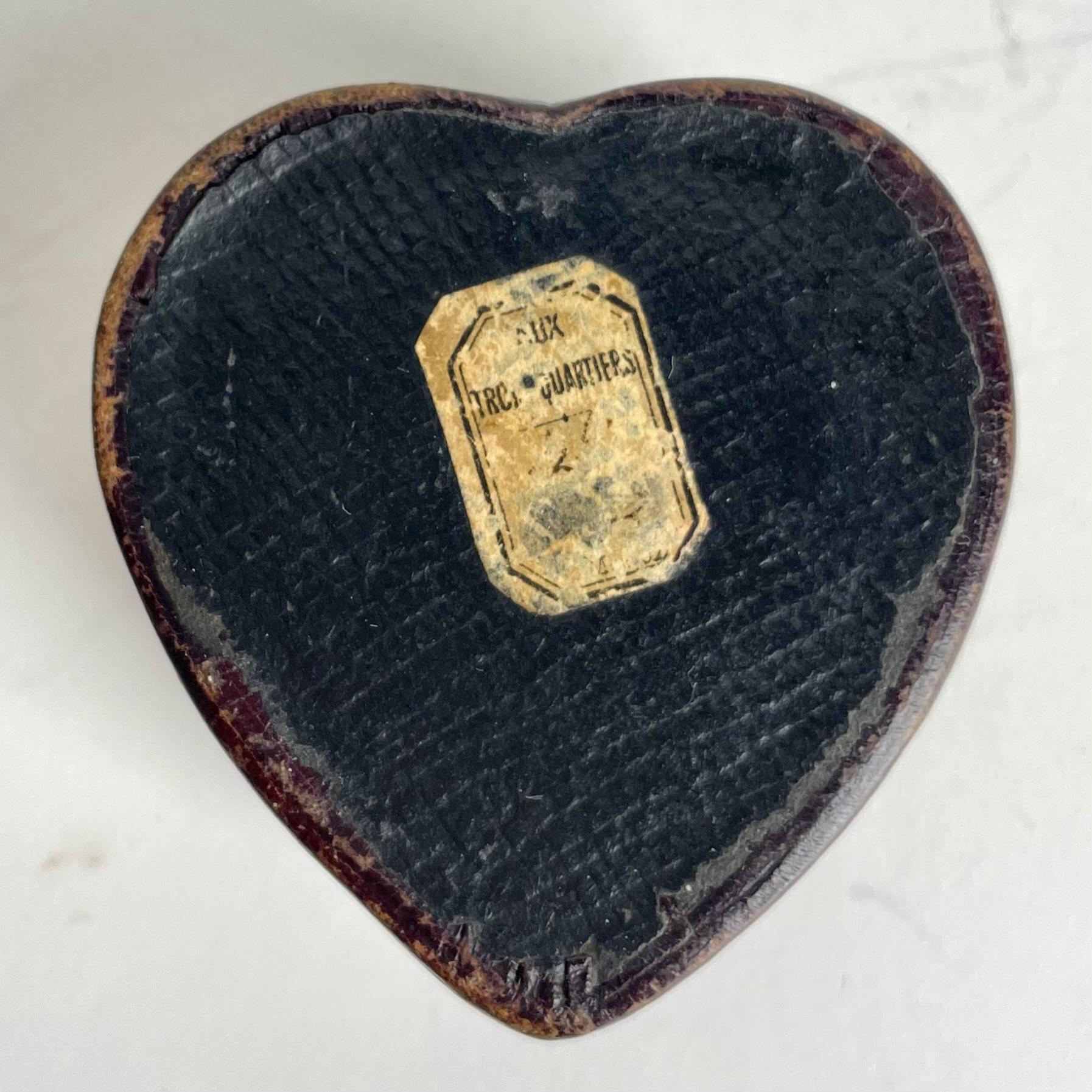 Inkstand in leather in the shape of a heart for love letters. Late 19th Century For Sale 4