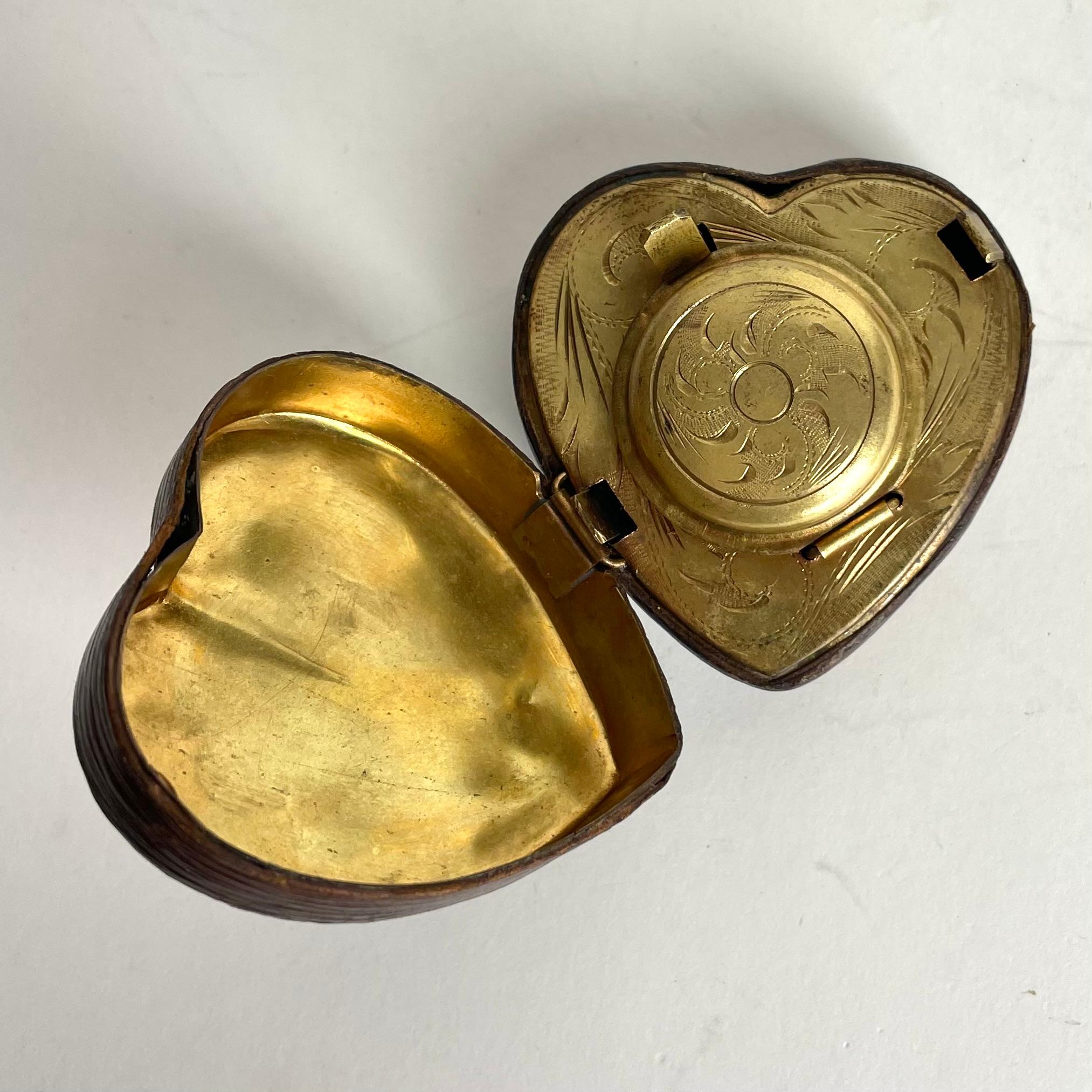 French Inkstand in leather in the shape of a heart for love letters. Late 19th Century For Sale
