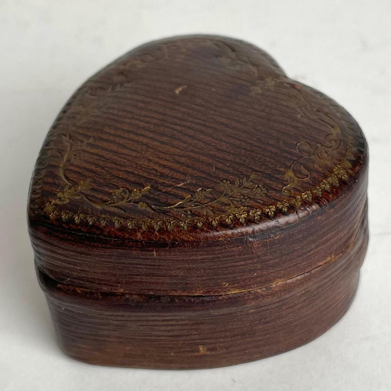 Gilt Inkstand in leather in the shape of a heart for love letters. Late 19th Century For Sale