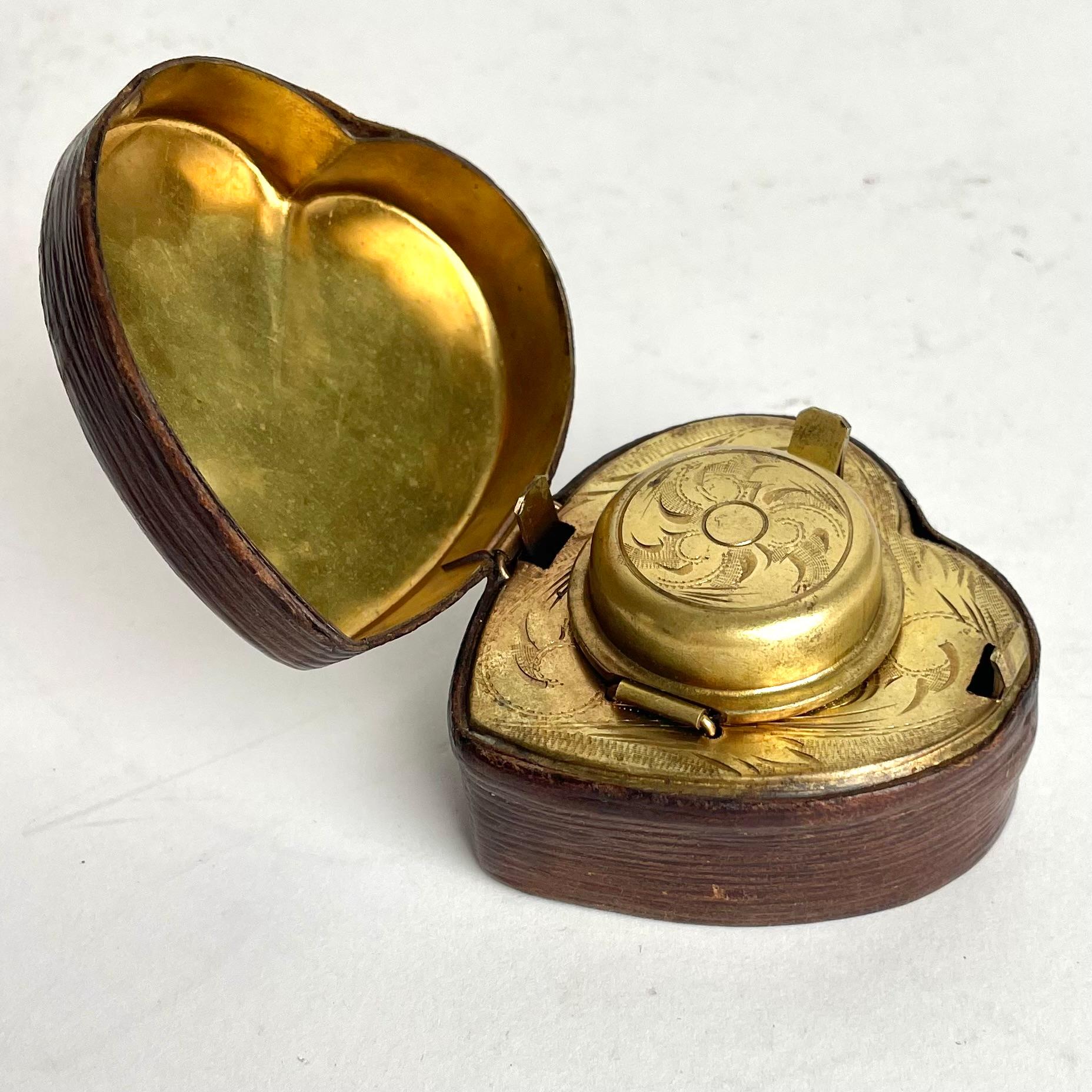 Inkstand in leather in the shape of a heart for love letters. Late 19th Century For Sale 1