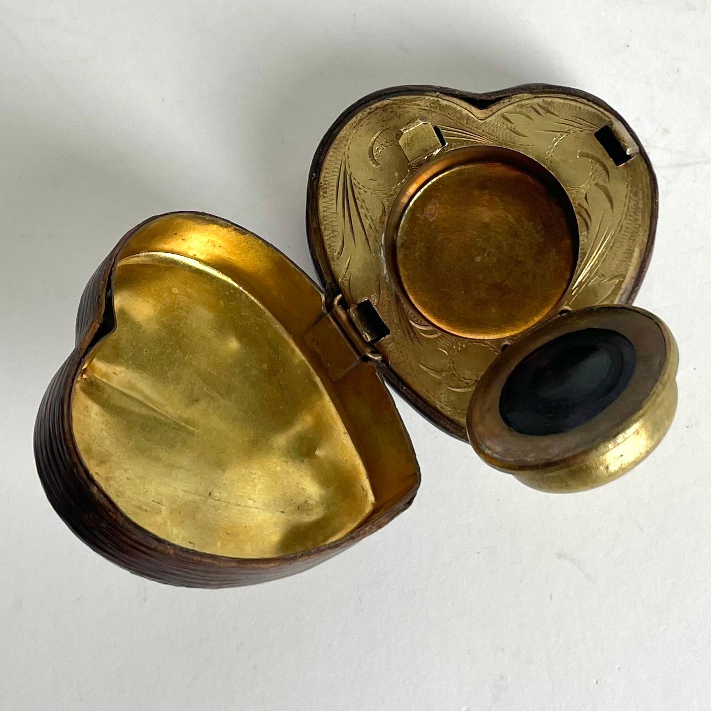 Inkstand in leather in the shape of a heart for love letters. Late 19th Century For Sale 3