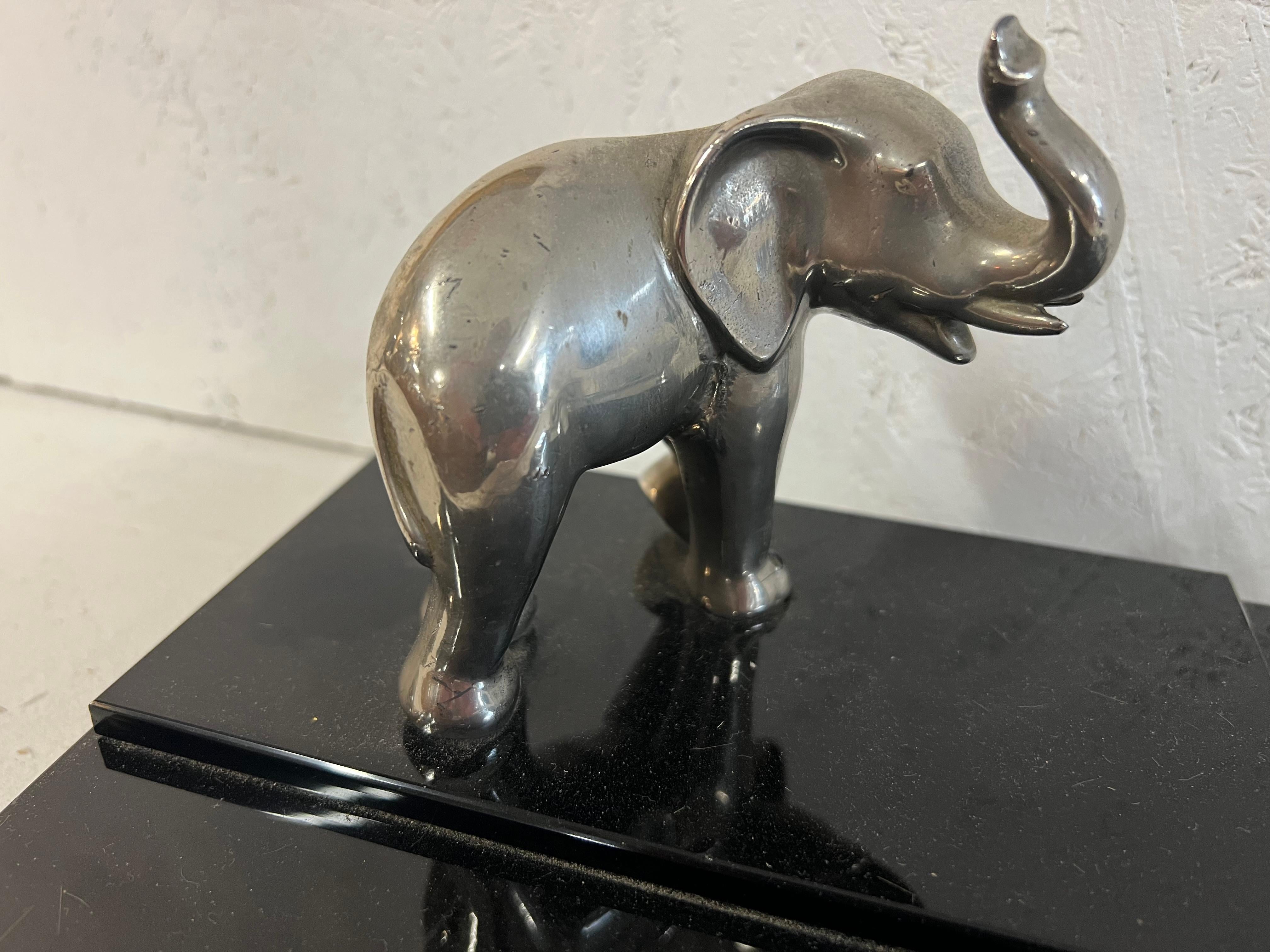 pretty inkwell from the art deco years representing a bronze elephant with its trunk at the top
the base is in black marble with inlay for pens and nibs
its glass inkwell is completely original and in perfect condition.