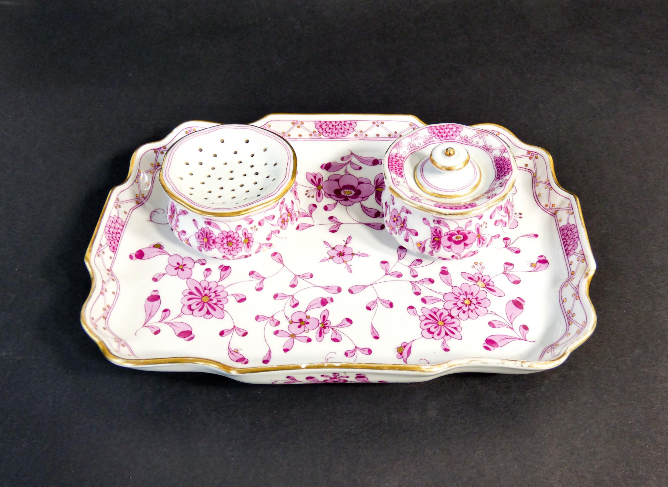 Inkwell and dust box in Meissen porcelain,
Carl Teichert

Origin
Germany

Period
Late nineteenth century

Brand
Carl Teichert
Meissen

Template
Inkwell, dust box

Materials
Painted porcelain,
Indian Purple motif

Dimensions
24 x