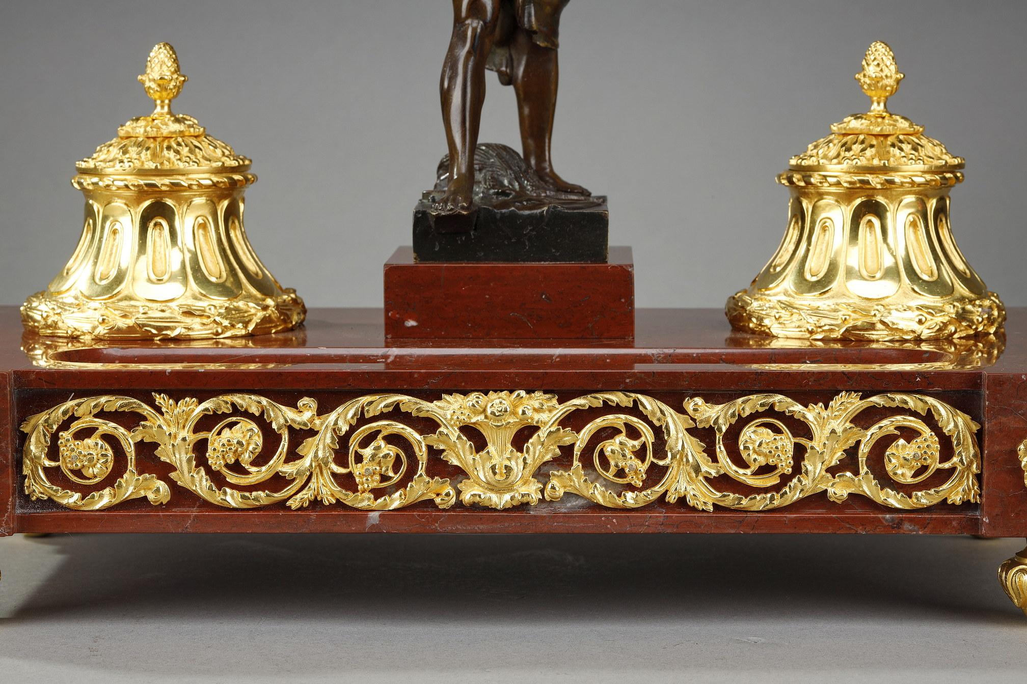 Encrier décoré d'un bronze Per Laborem, signé E. Picault 8