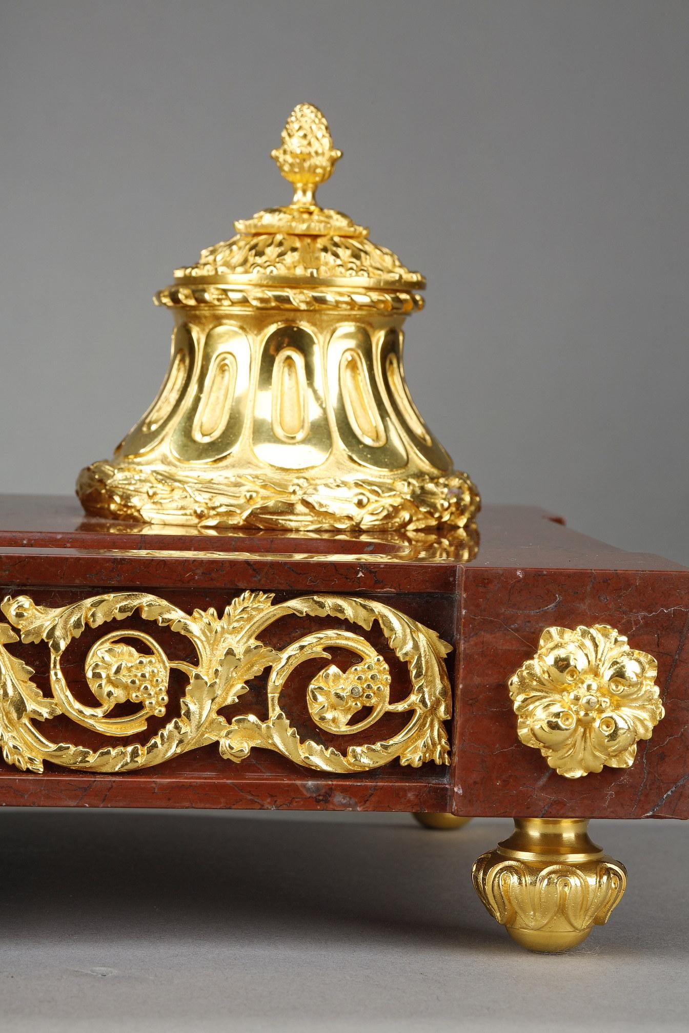 Encrier décoré d'un bronze Per Laborem, signé E. Picault 9