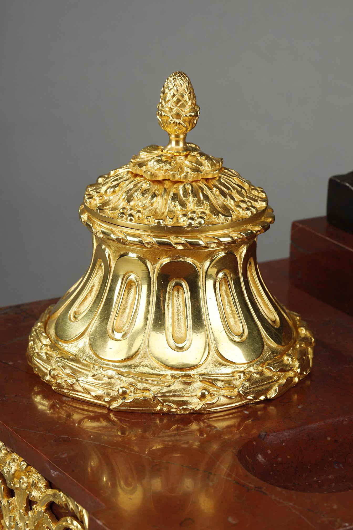 Encrier décoré d'un bronze Per Laborem, signé E. Picault 10