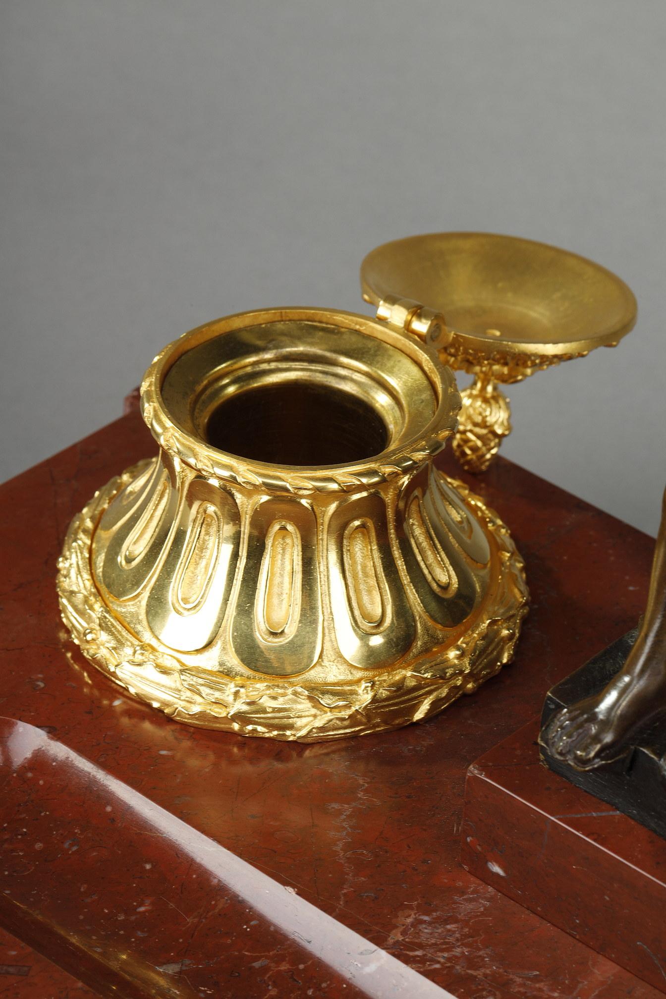 Encrier décoré d'un bronze Per Laborem, signé E. Picault 12