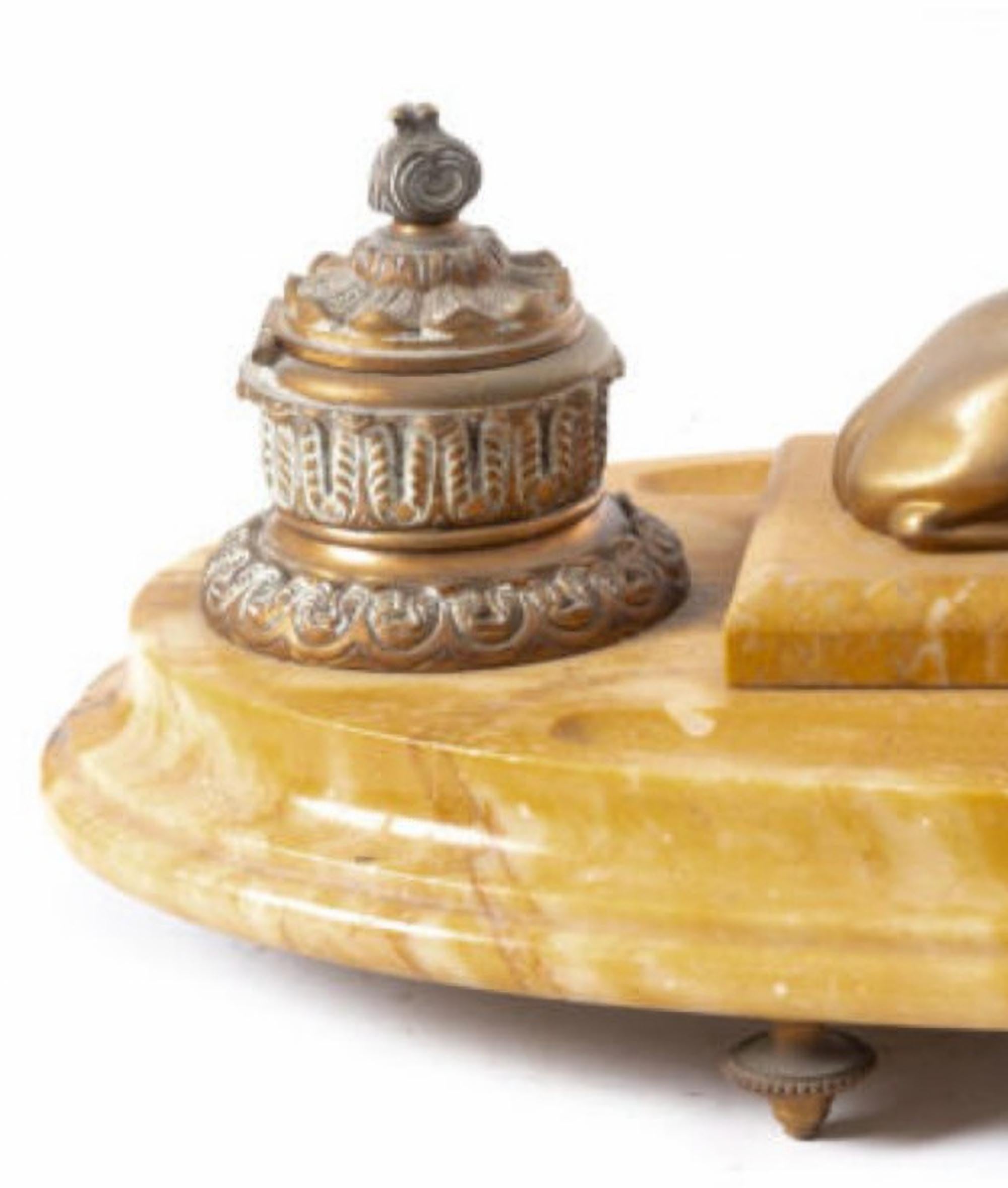 Inkwell
FRENCH MANUFACTURING OF THE EARLY 1900s
Empire style inkwell in yellow Siena marble with gilded bronze inkwells and sphinx.
48 x 23 cm Height 20.