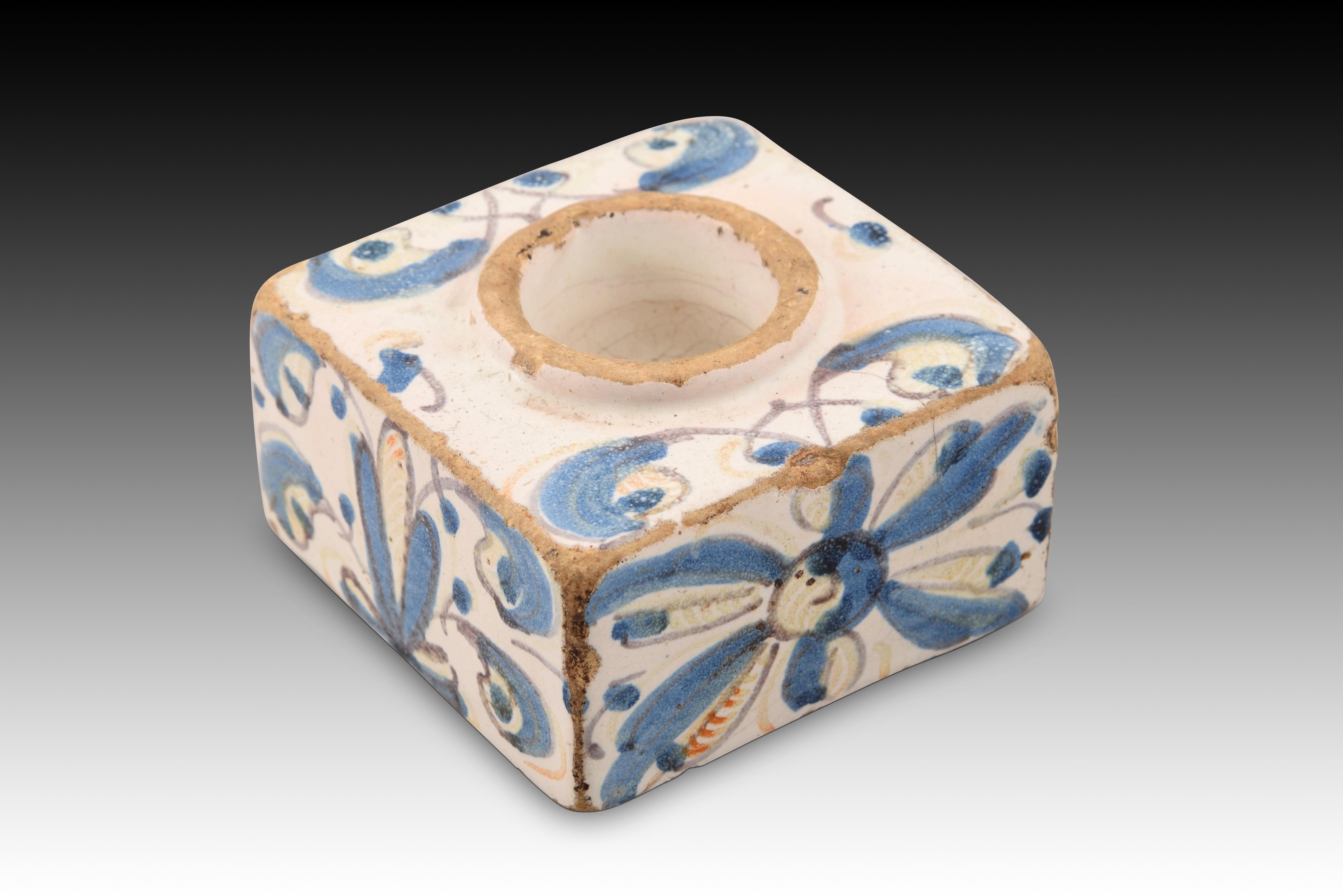 Inkwell. Glazed ceramic. Talavera de la Reina, Spain, 17th century. 
Inkwell or spice rack with a square shaped hole that is made of glazed ceramic and a polychrome decoration of plant elements on the upper part and its fronts. Due to the colors