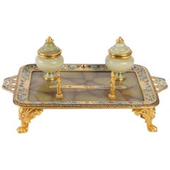 Tintero de bronce dorado y cloisonné y ónice