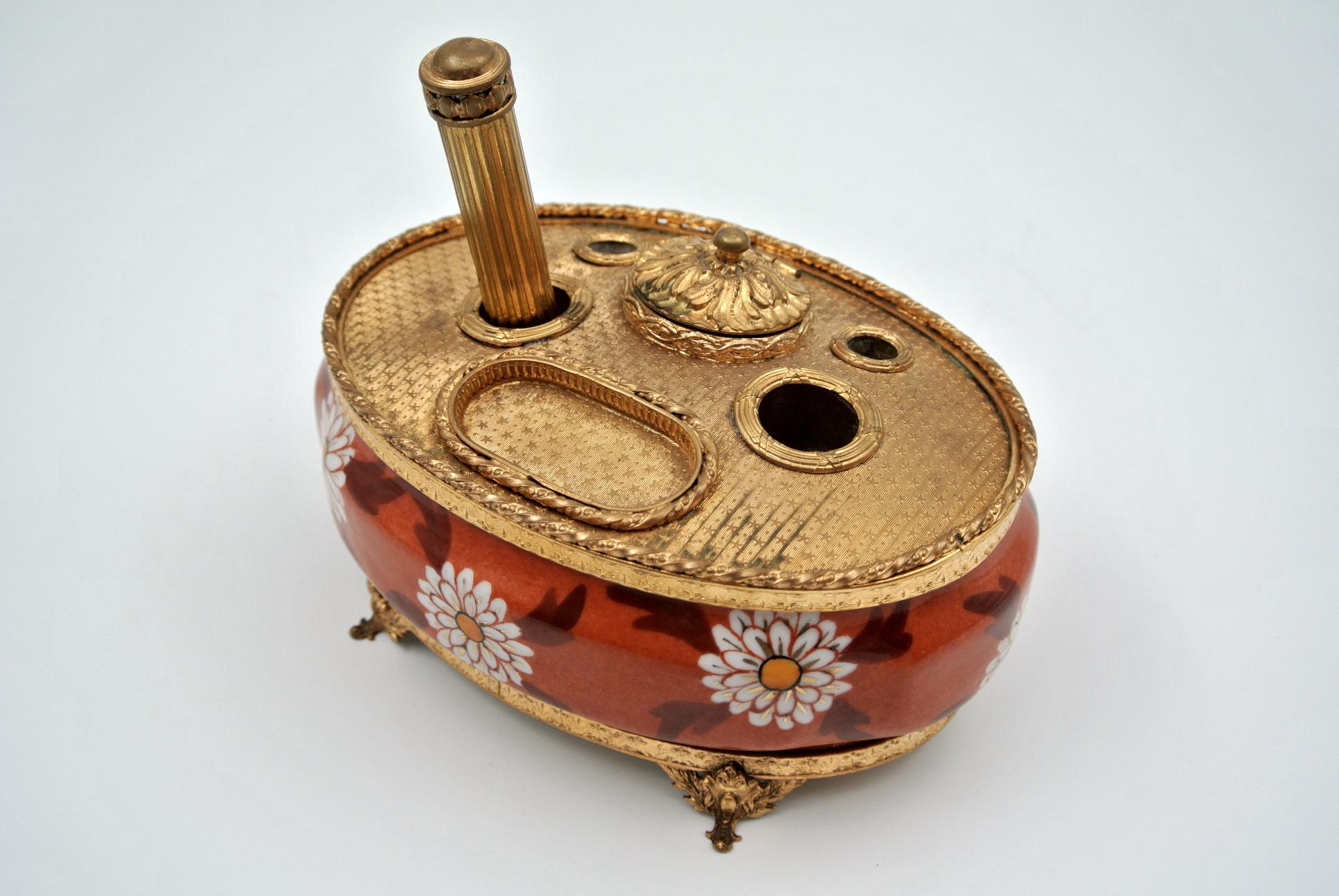 Inkwell in Gilded Brass and Hand Painted Limoges Porcelain In Good Condition In Saint-Ouen, FR