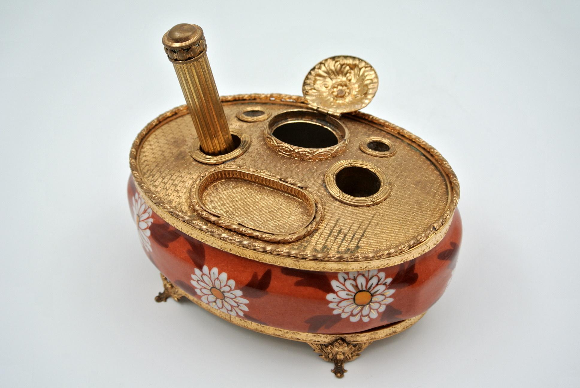 19th Century Inkwell in Gilded Brass and Hand Painted Limoges Porcelain