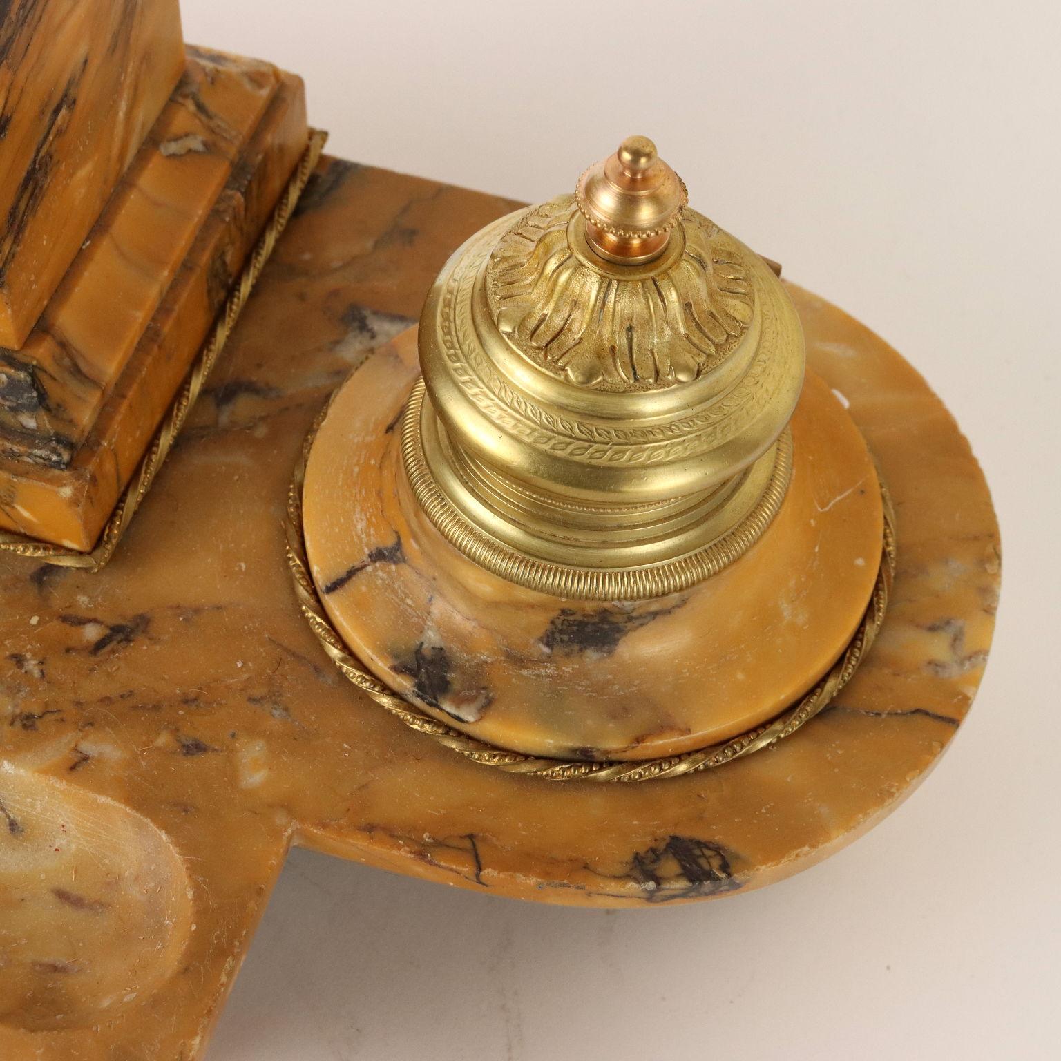 Inkwell in Yellow Siena Marble and Gilded Bronze, Italy, Late 1800s In Good Condition For Sale In Milano, IT