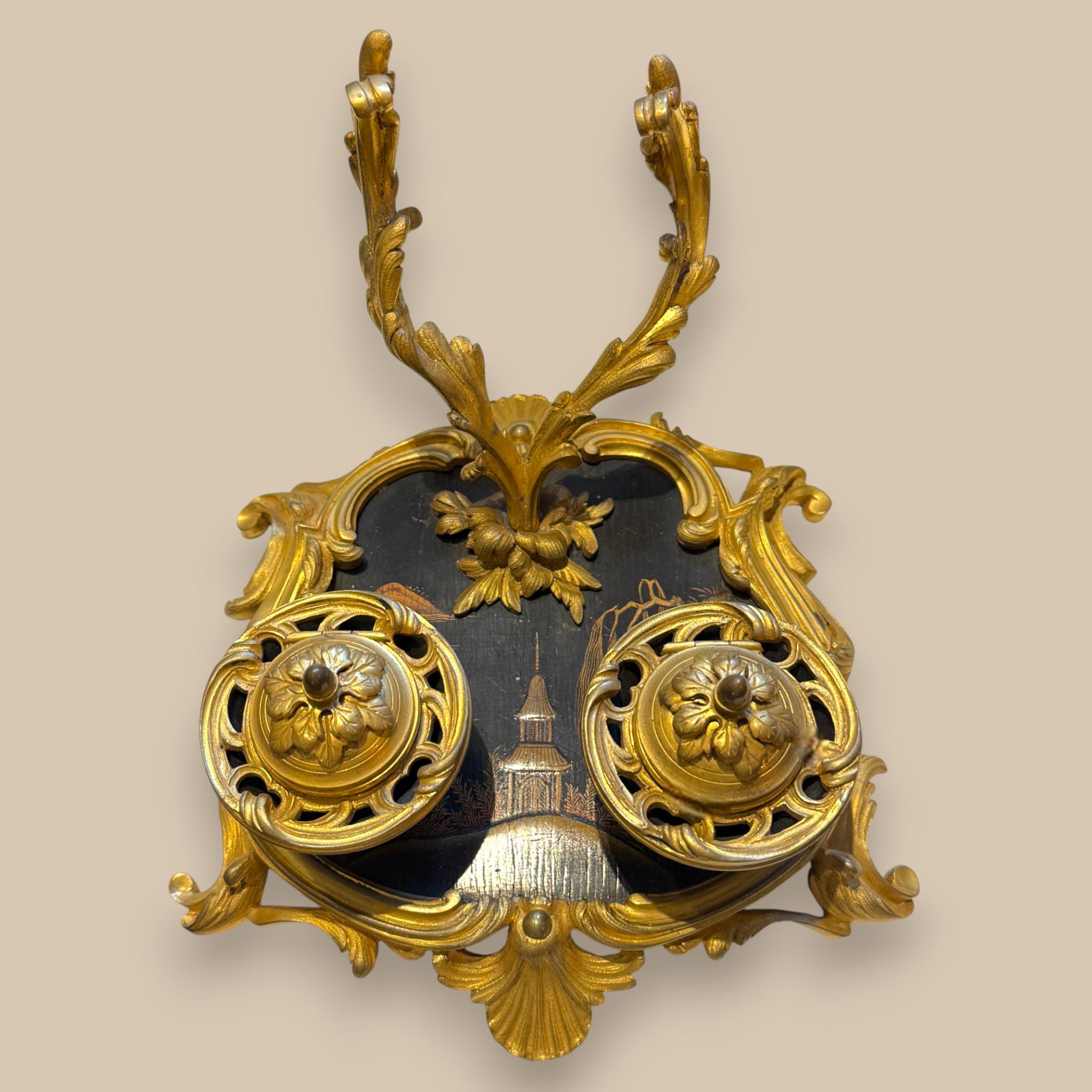 Francese Inkwell signed by François Linke, Gilt Bronze and Lacquer, 19th Century in vendita