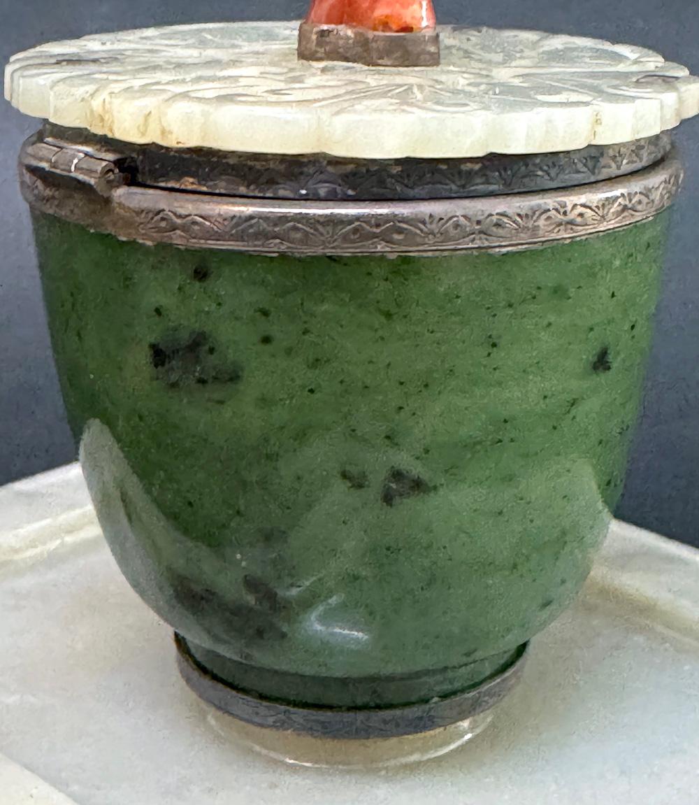 Tintenfass mit chinesischer Jade und Karneol und Silberfassungen von Edward Farmer, 1920er Jahre im Zustand „Hervorragend“ im Angebot in Philadelphia, PA