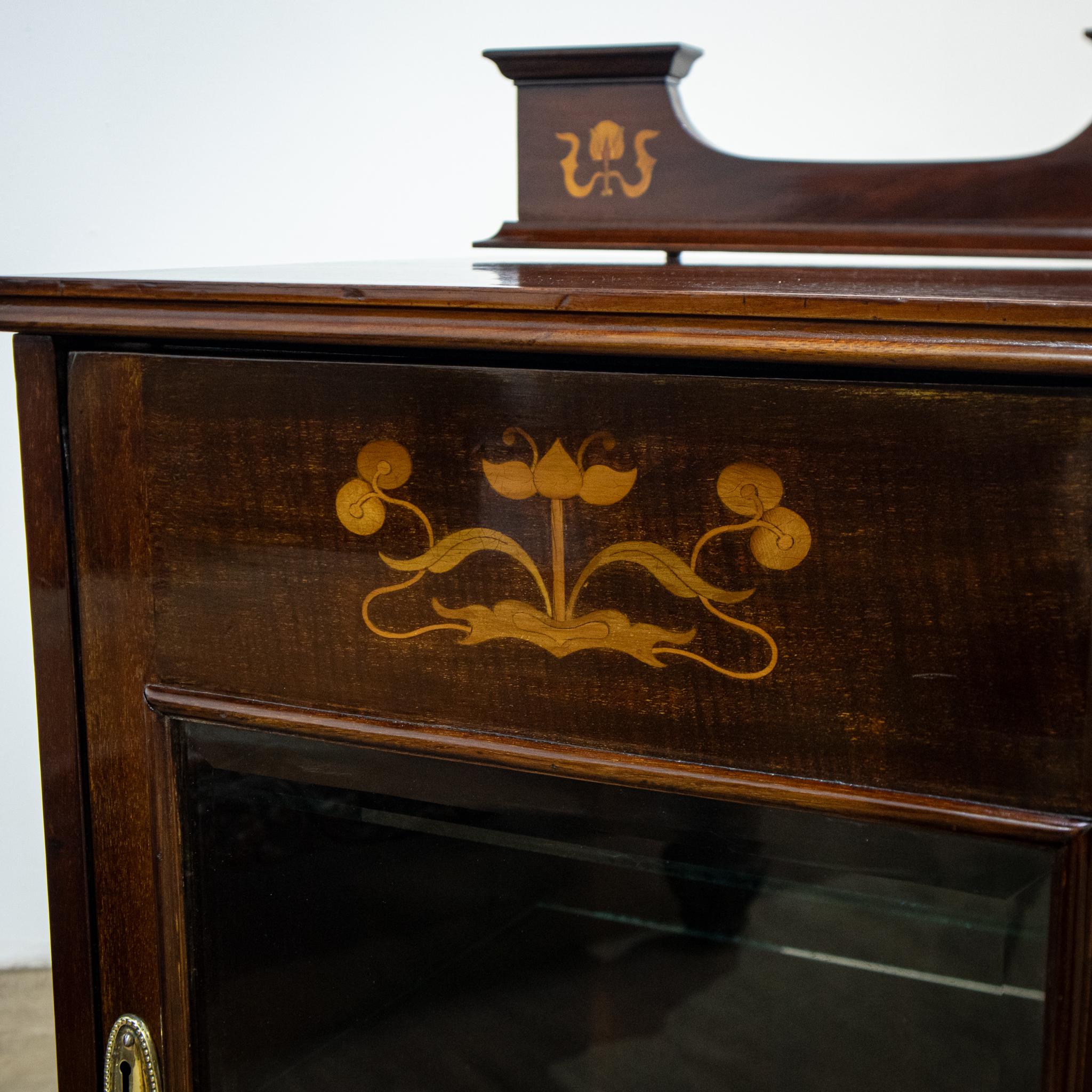 Inlaid Art Nouveau Glazed Display or Side Cabinet In Good Condition For Sale In Newark, GB