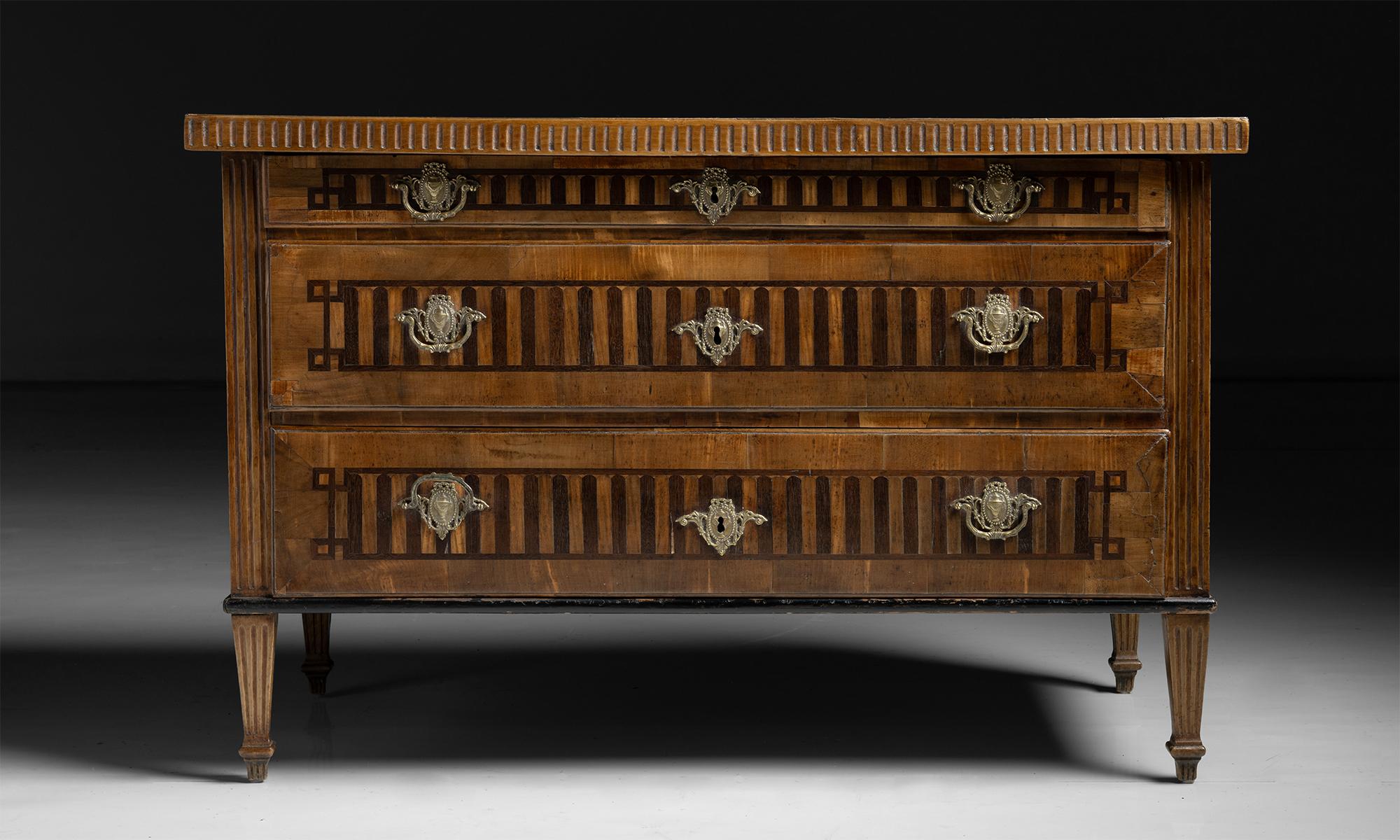 Inlaid Chest of Drawers, England circa 1810 For Sale 2