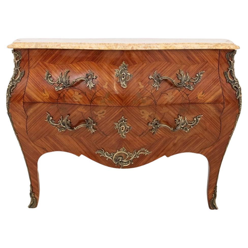 Kommode mit Intarsien und Marmorplatte im Louis-XV-Stil, Frankreich. im Angebot