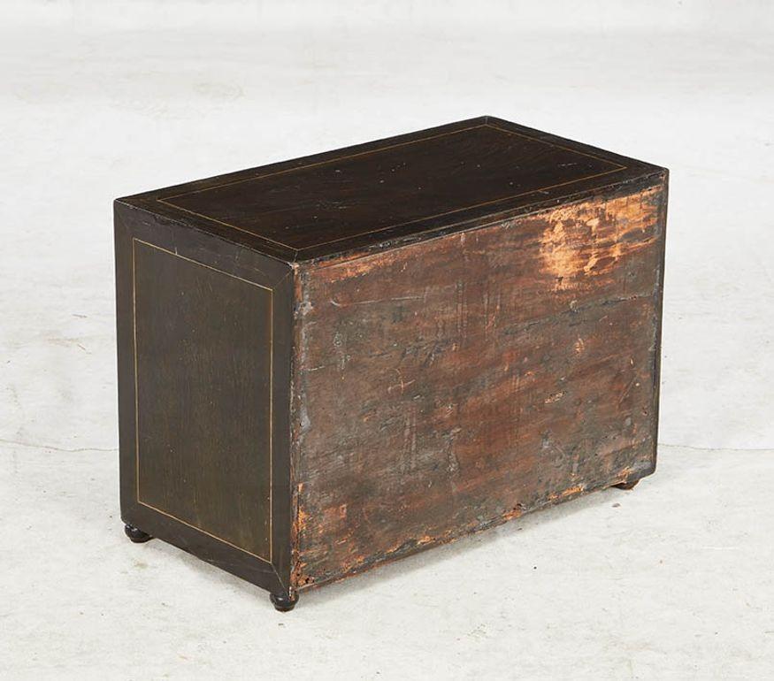 Meuble de table en ébène marqueté en vente 7