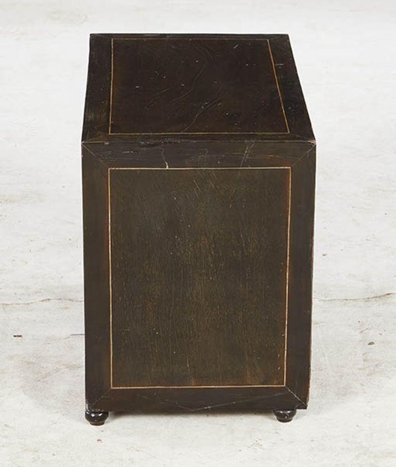 Meuble de table en ébène marqueté Bon état - En vente à Greenwich, CT
