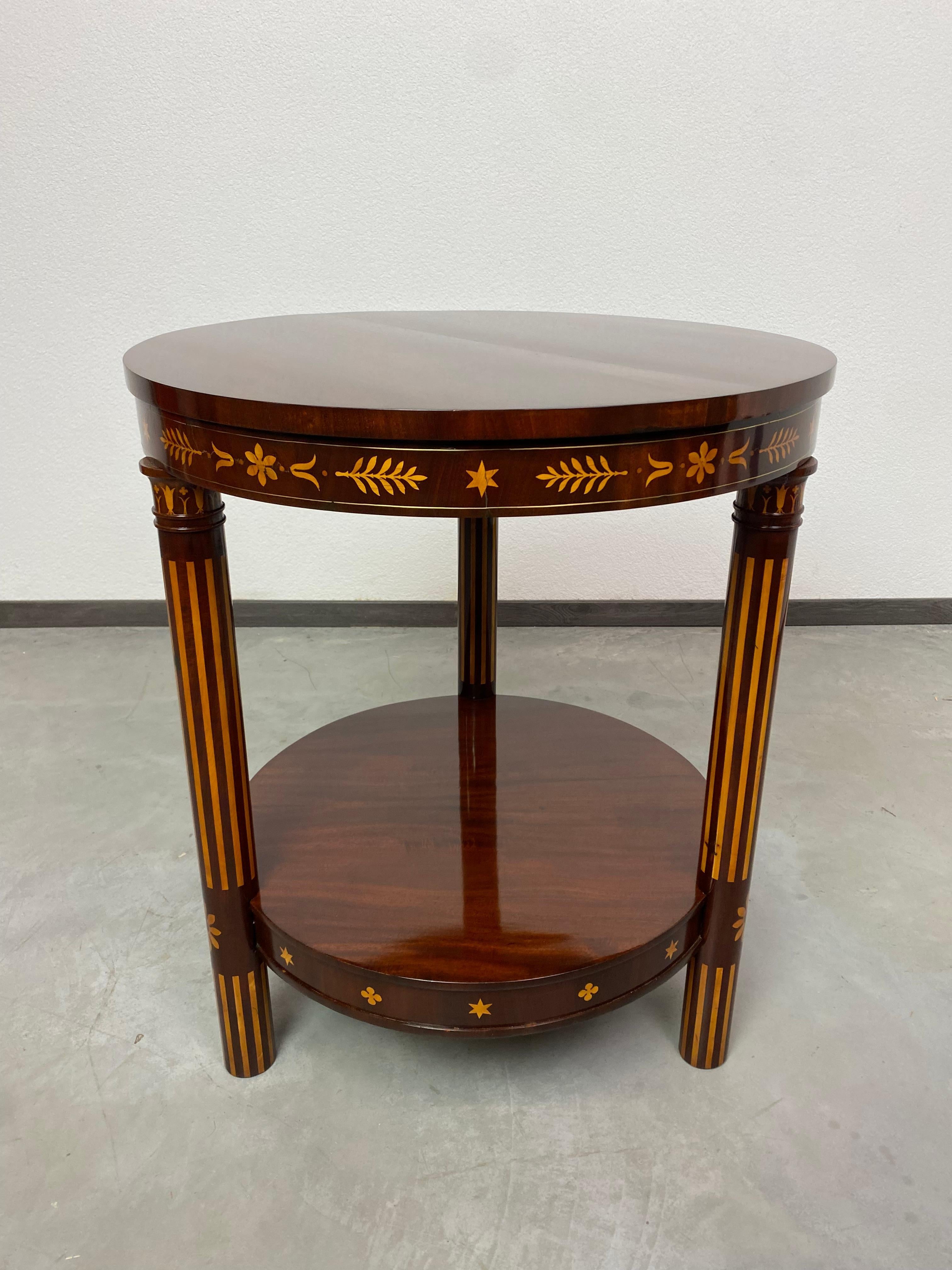 Table d'appoint empire marquetée circa 1800 en vente 5