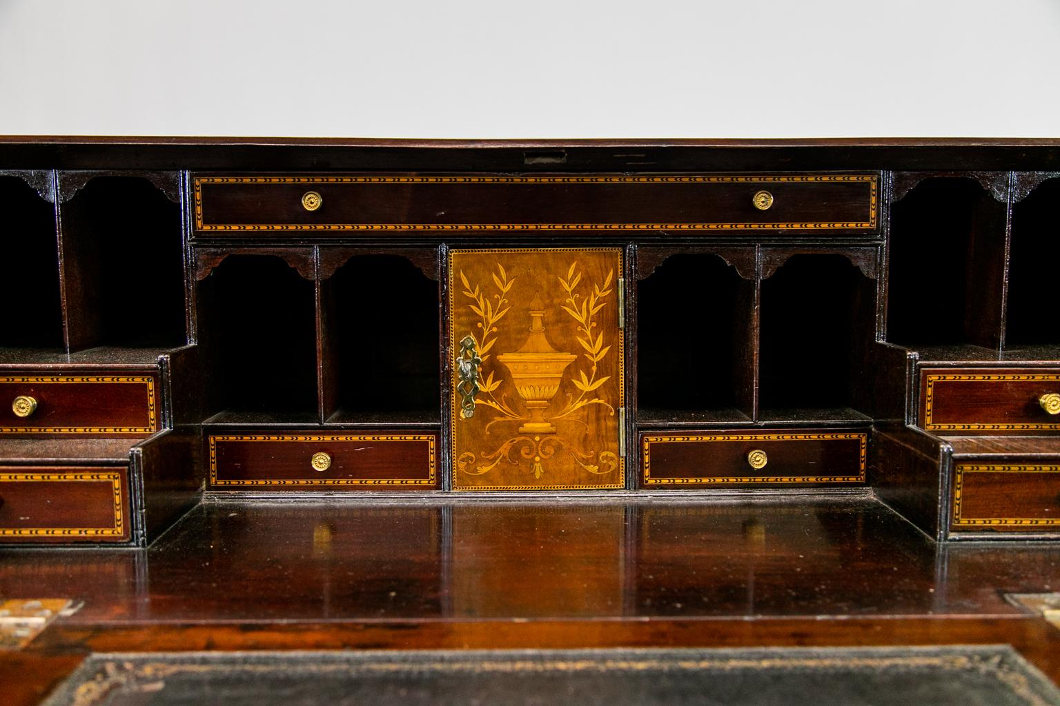 Inlaid English Mahogany Hepplewhite Slant Front Desk on Legs In Good Condition For Sale In Wilson, NC