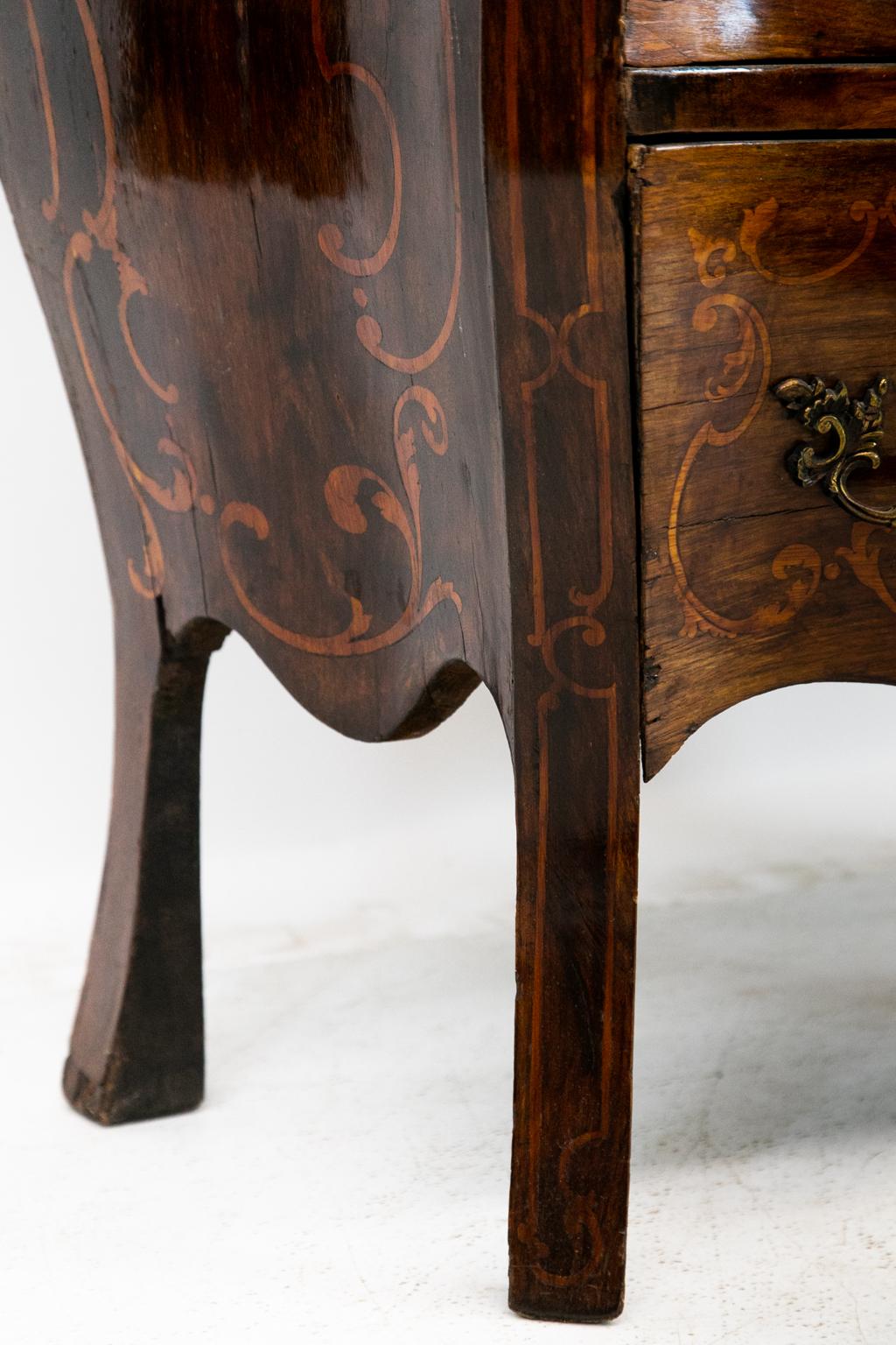 Inlaid French Serpentine Bombe Three-Drawer Chest In Good Condition In Wilson, NC