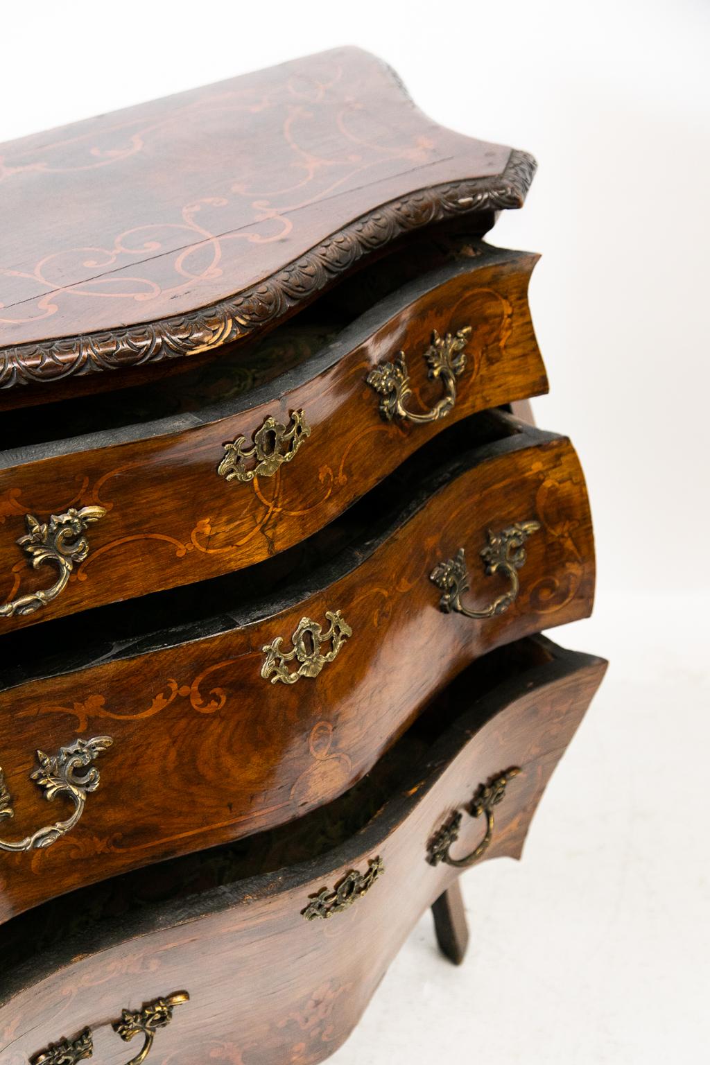 Inlaid French Serpentine Bombe Three-Drawer Chest 3