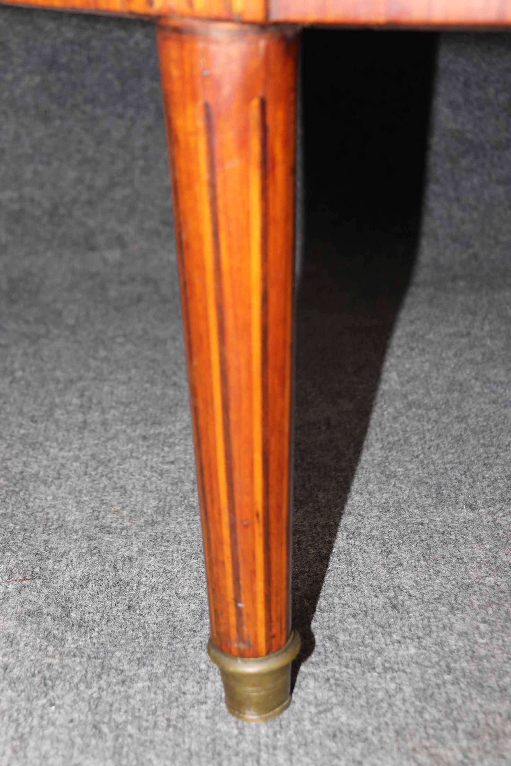 Commode Demilune en noyer français marqueté Dessus en marbre français Louis XVI Sideboard en vente 7