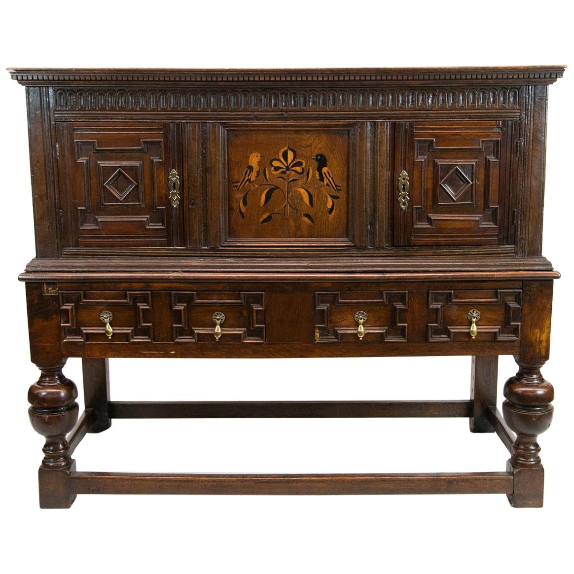 Armoire de cour marquetée et géométrique de style Jacobean en vente