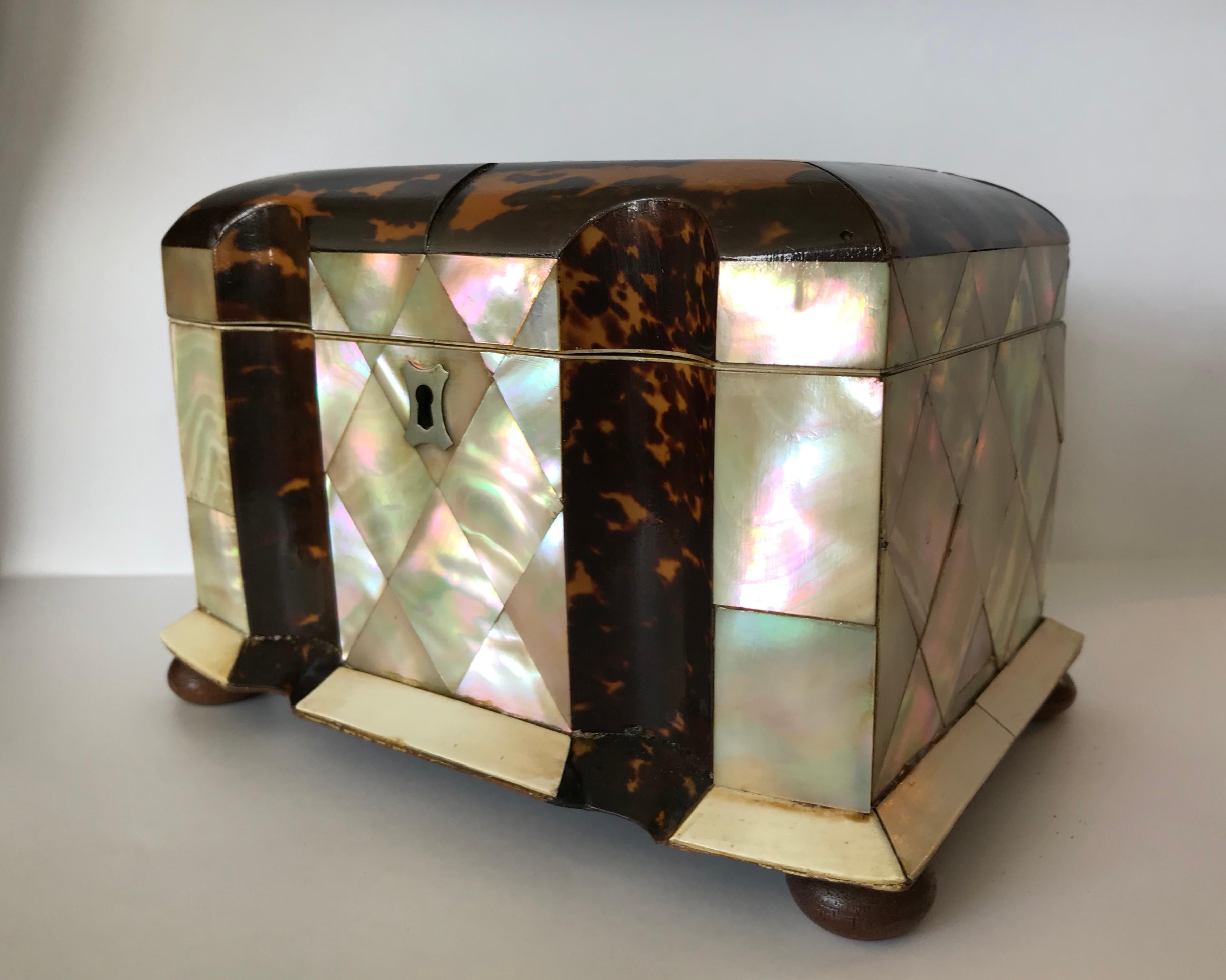 Stunning panels of mother of pearl accent this grand tea caddy.
The beautiful serpentine form makes this an unusual and superb caddy.